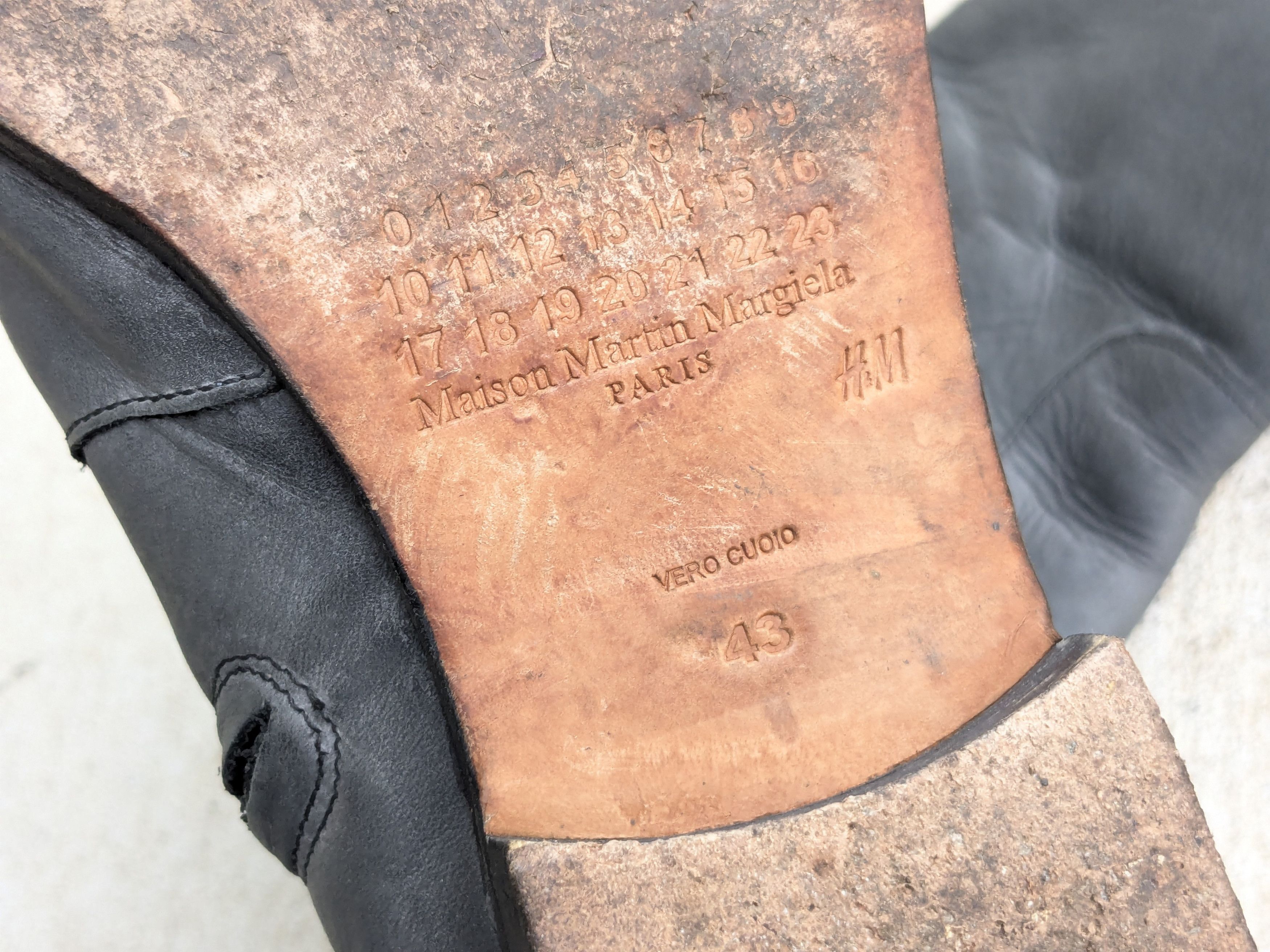 H&M × Maison Margiela Maison Margiela x H&M Boots Side Zip Black 10 43 Leather Size US 10 / EU 43 - 17 Thumbnail