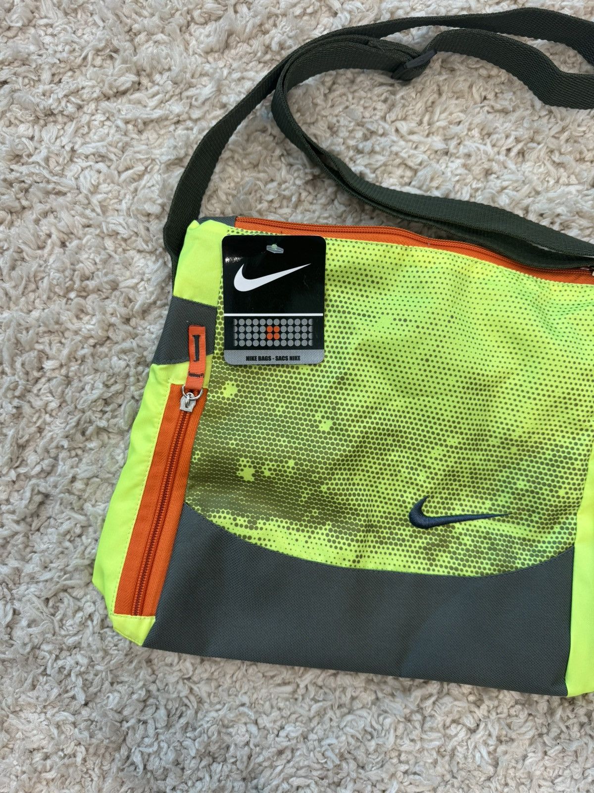 Nike Y2K Vintage Nike Crossbody Bag – Neon/Grey Size ONE SIZE - 2 Thumbnail