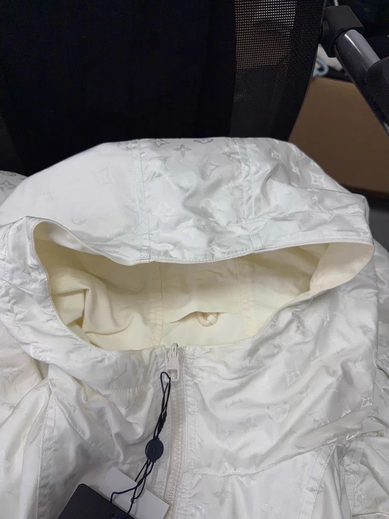 Louis Vuitton Louis Vuitton White double-sided presbyopic pin assault ja Size US L / EU 52-54 / 3 - 6 Thumbnail