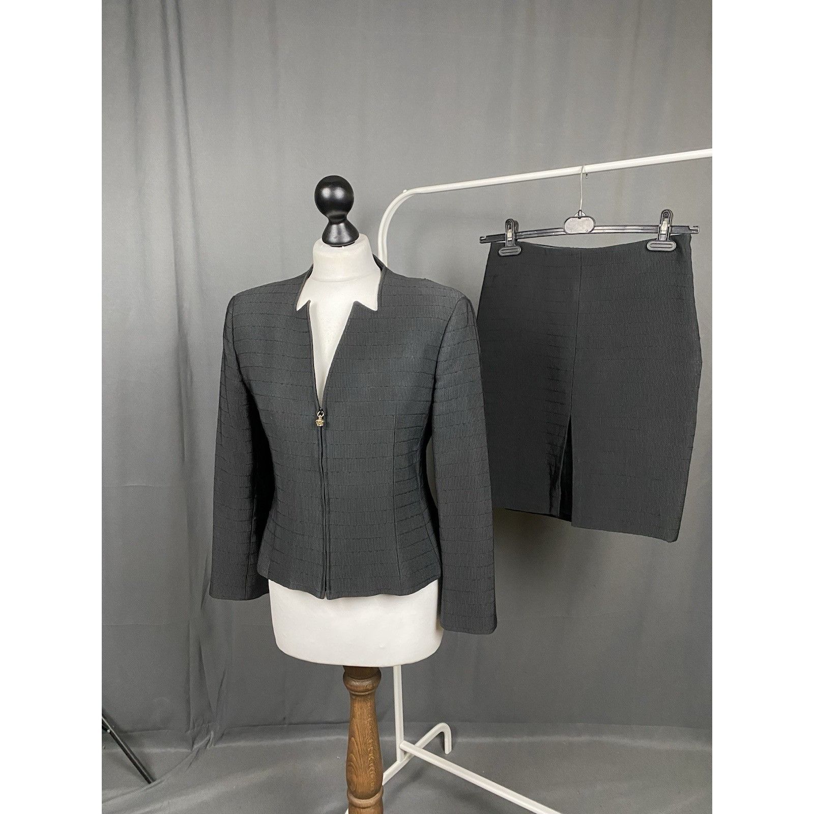 Versace RARE! Gianni Versace Vintage Women's Black Wool Silk 2 Piece Size M / US 6-8 / IT 42-44 - 4 Thumbnail