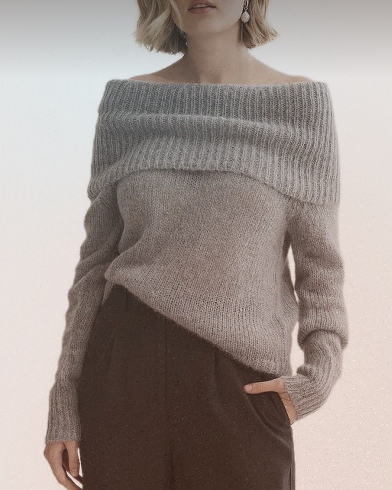 Anthropologie Anthropologie gray fuzzy cowl neck pullover sweater Size M / US 6-8 / IT 42-44 - 1 Thumbnail