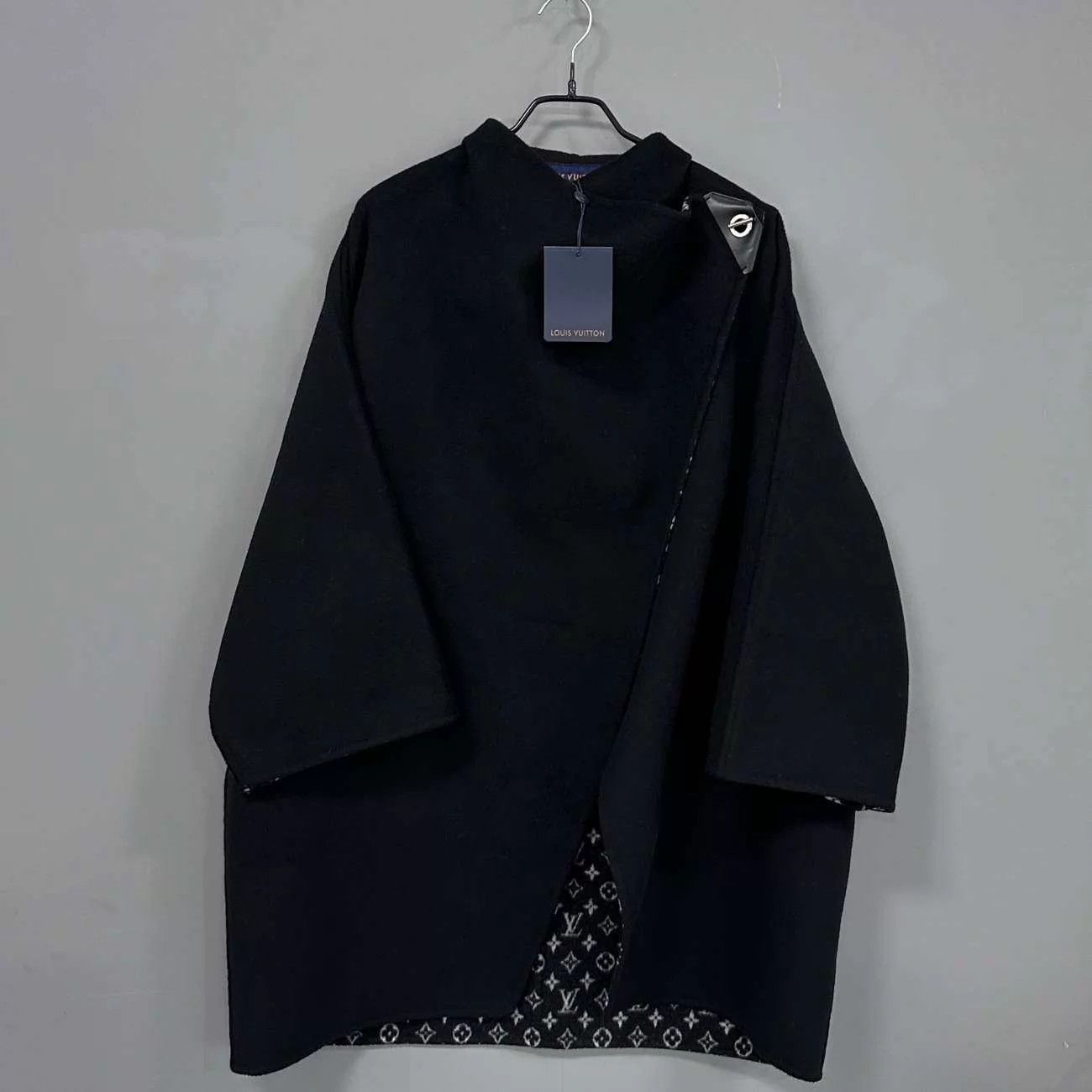 Louis Vuitton LV Monogram Lined Wool Cape Size 32 New w/ Tags Size XXS / US 00 / IT 34 - 1 Thumbnail