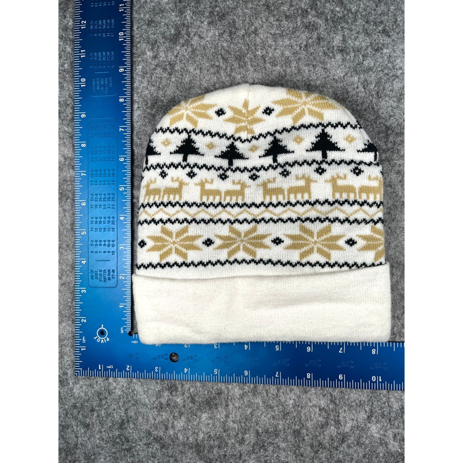 Peanuts Screwball Peanut Butter Whiskey Beanie Adult One Size White Fair Isle Acrylic Hat Beanie Unbranded Unisex Adults Winter Size ONE SIZE - 4 Thumbnail