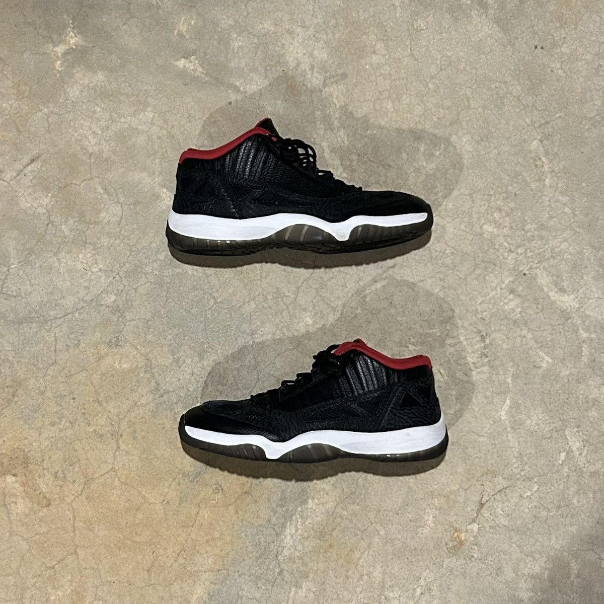 Air Jordan 11 Retro Low IE Black Varsity Red 2011 US 11.5