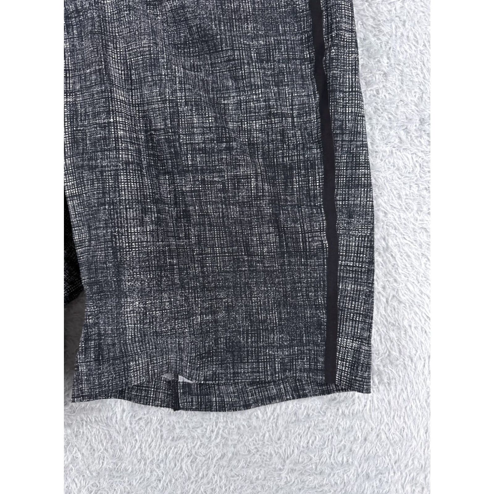 Lululemon Lululemon Swim Trunks Men 34 Gray Lightweight Board Shorts - 10" - Pockets Visible - Gray/Blue Surf Beach Pattern - Nylon Swim Bottoms Mens 34 Regular Size US 34 / EU 50 - 2 Thumbnail