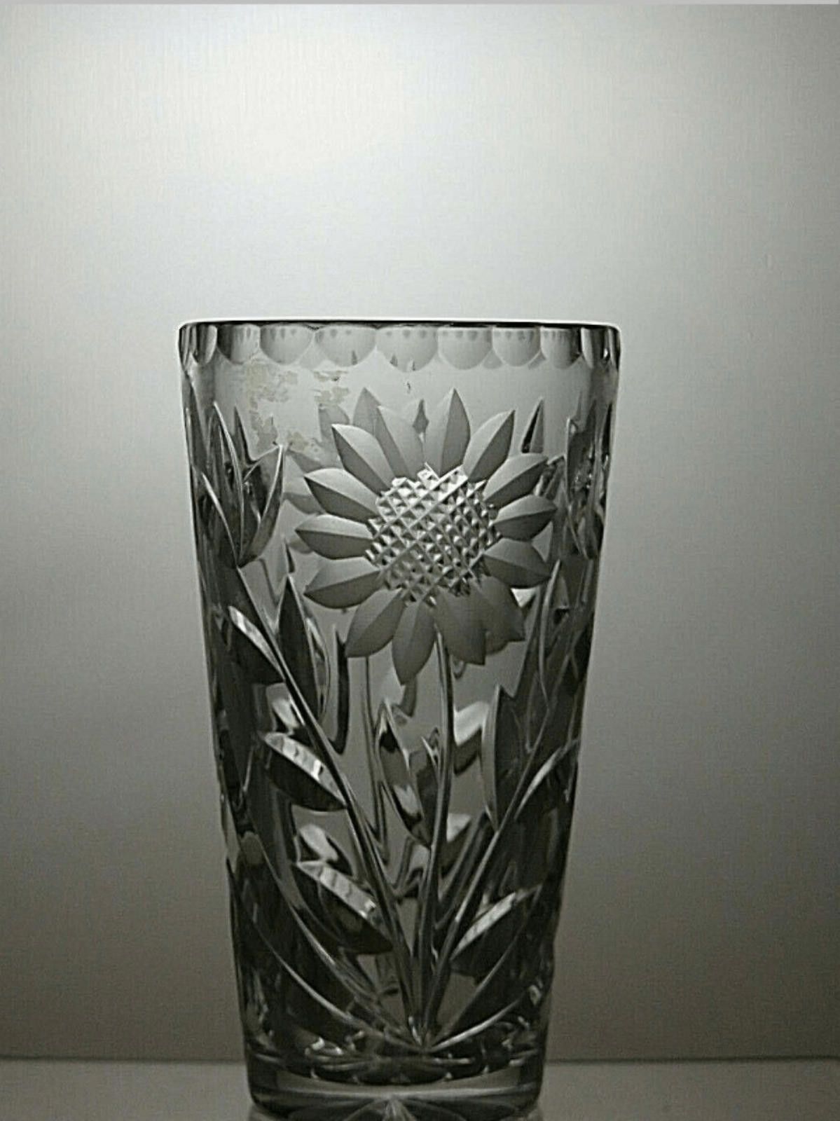 The Unbranded Brand Lovely Crystal Frosted Flower Cut Glass Vase 6 1/8" Size ONE SIZE - 1 Thumbnail