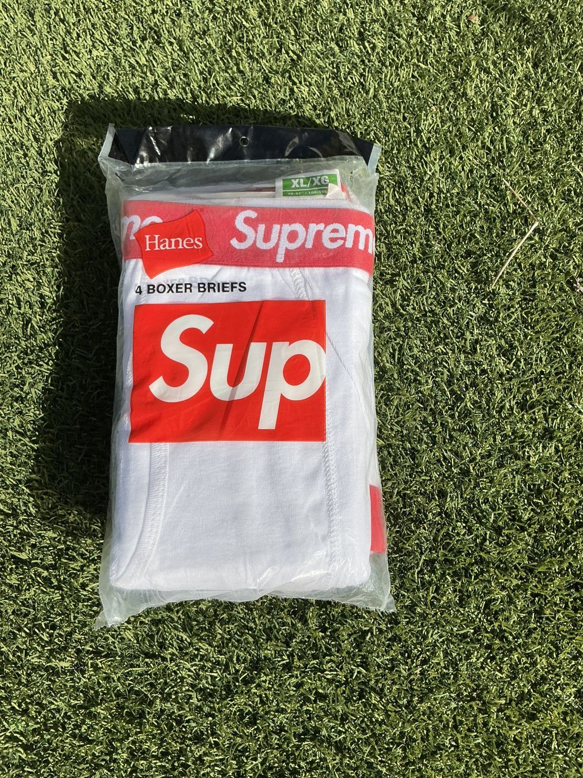 Designer × Supreme Supreme x Hanes Size 42 - 1 Thumbnail