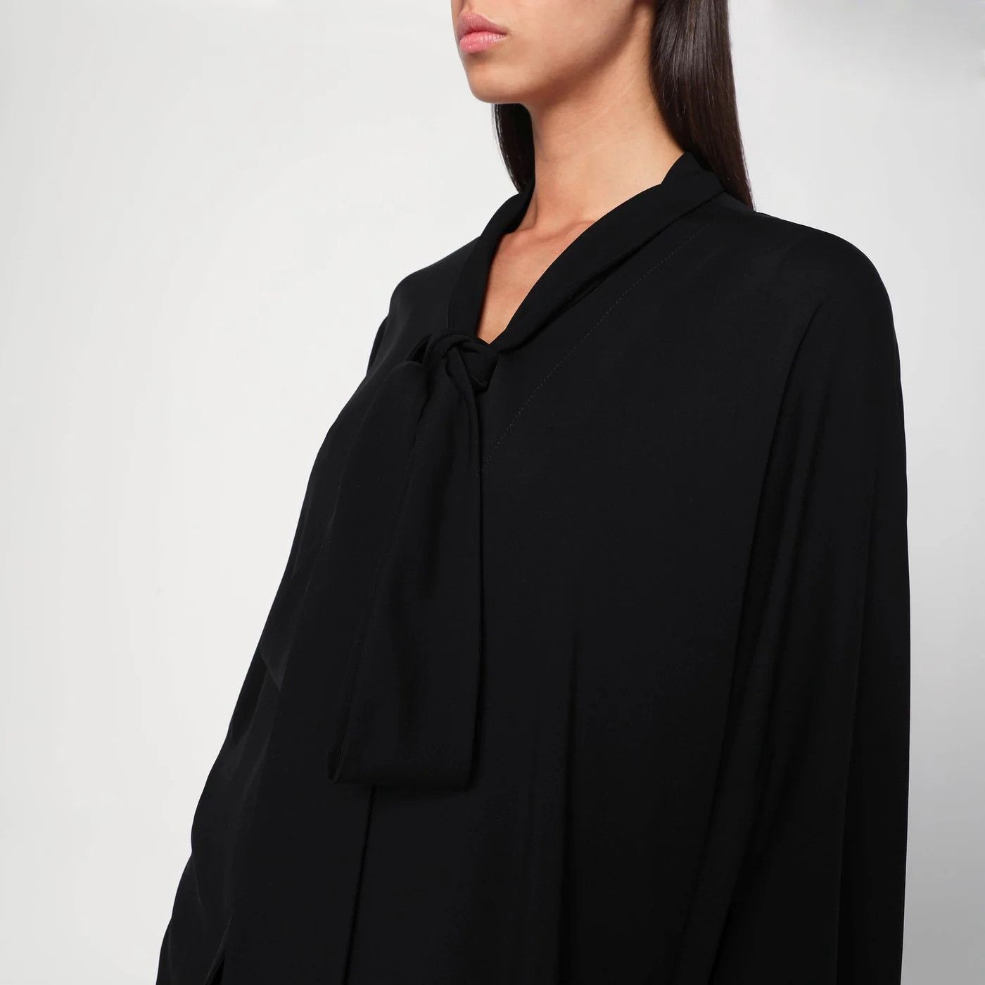 Balenciaga o1d2blof0426 Silk Blouse With Scarf in Black Size XS / US 0-2 / IT 36-38 - 3 Thumbnail