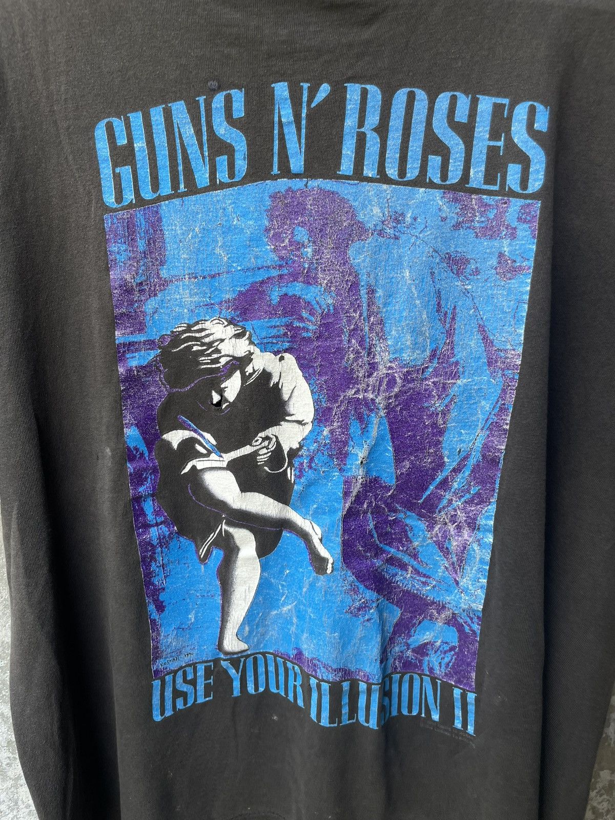 Vintage Vintage 91 THRASHED Gun N’ Roses “Use Your Illusion” Tee Size US L / EU 52-54 / 3 - 3 Thumbnail