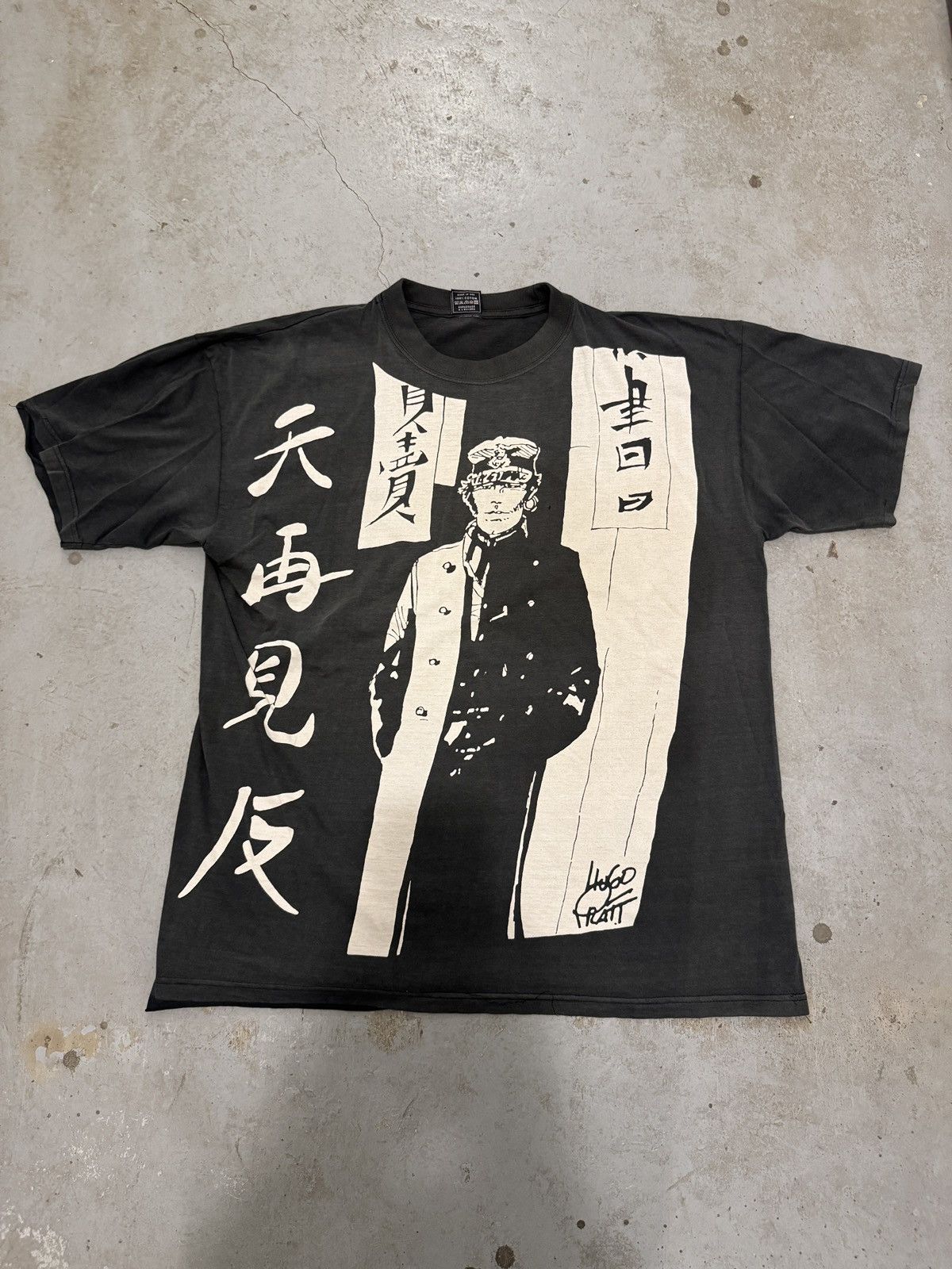 Anime × Vintage *RARE* 90s VINTAGE HUGO PRATT AOP ANIME CORTO MALTESE COMICS Size US XL / EU 56 / 4 - 1 Thumbnail
