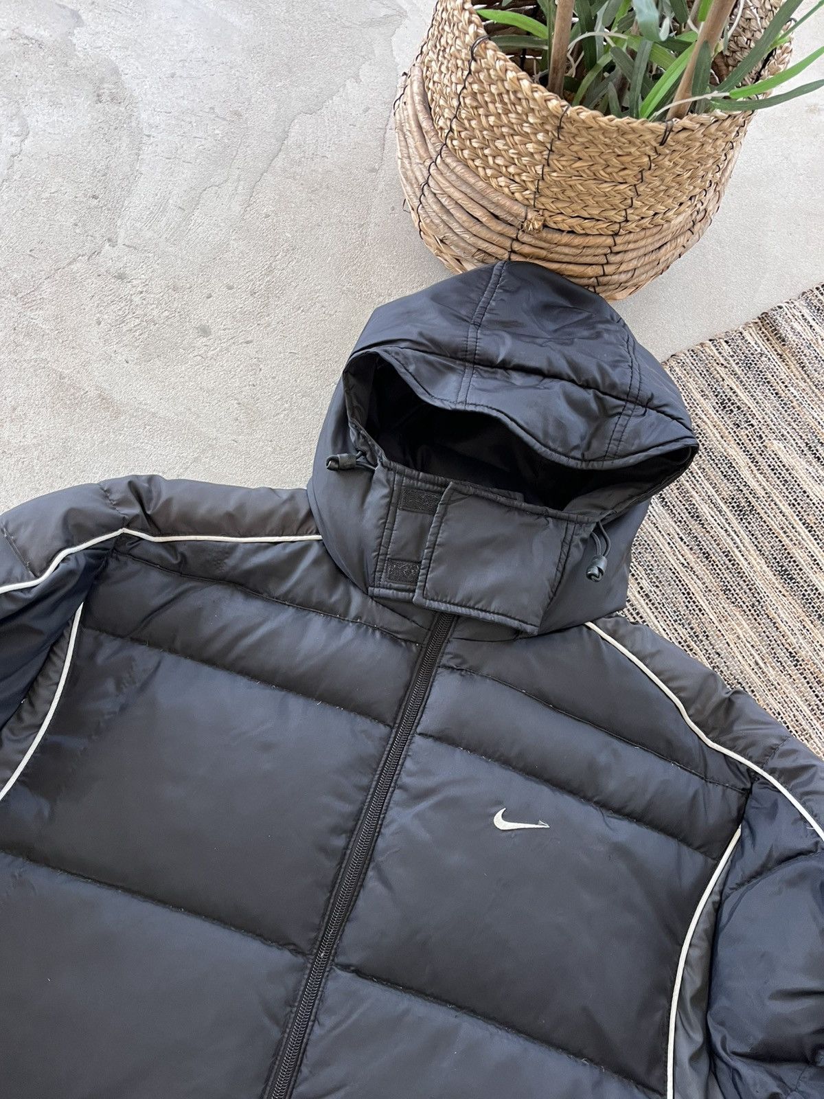 Nike Vintage Nike Puffer Down Jacket Black Small Logo Outdoor Y2K Size US L / EU 52-54 / 3 - 4 Thumbnail