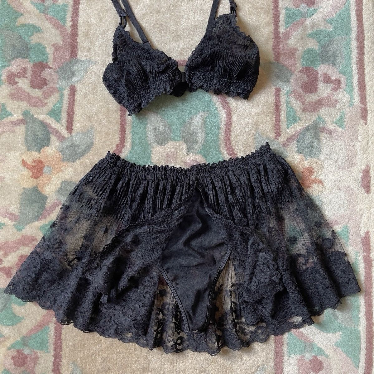 Vintage Vintage 1990s Black Semi-Sheer Lace Lingerie Set (S–M) Size M / US 6-8 / IT 42-44 - 11 Thumbnail