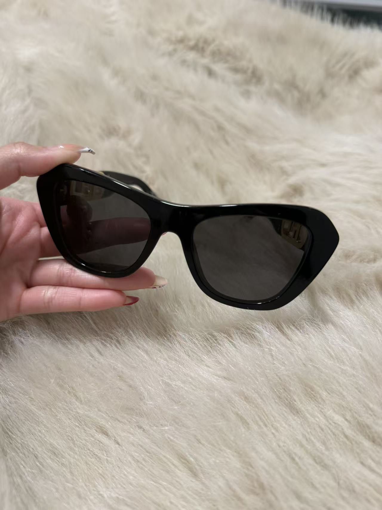 Fendi FENDI FE40064I 01A BLACK AUTHENTIC SUNGLASSES Size ONE SIZE - 1 Thumbnail