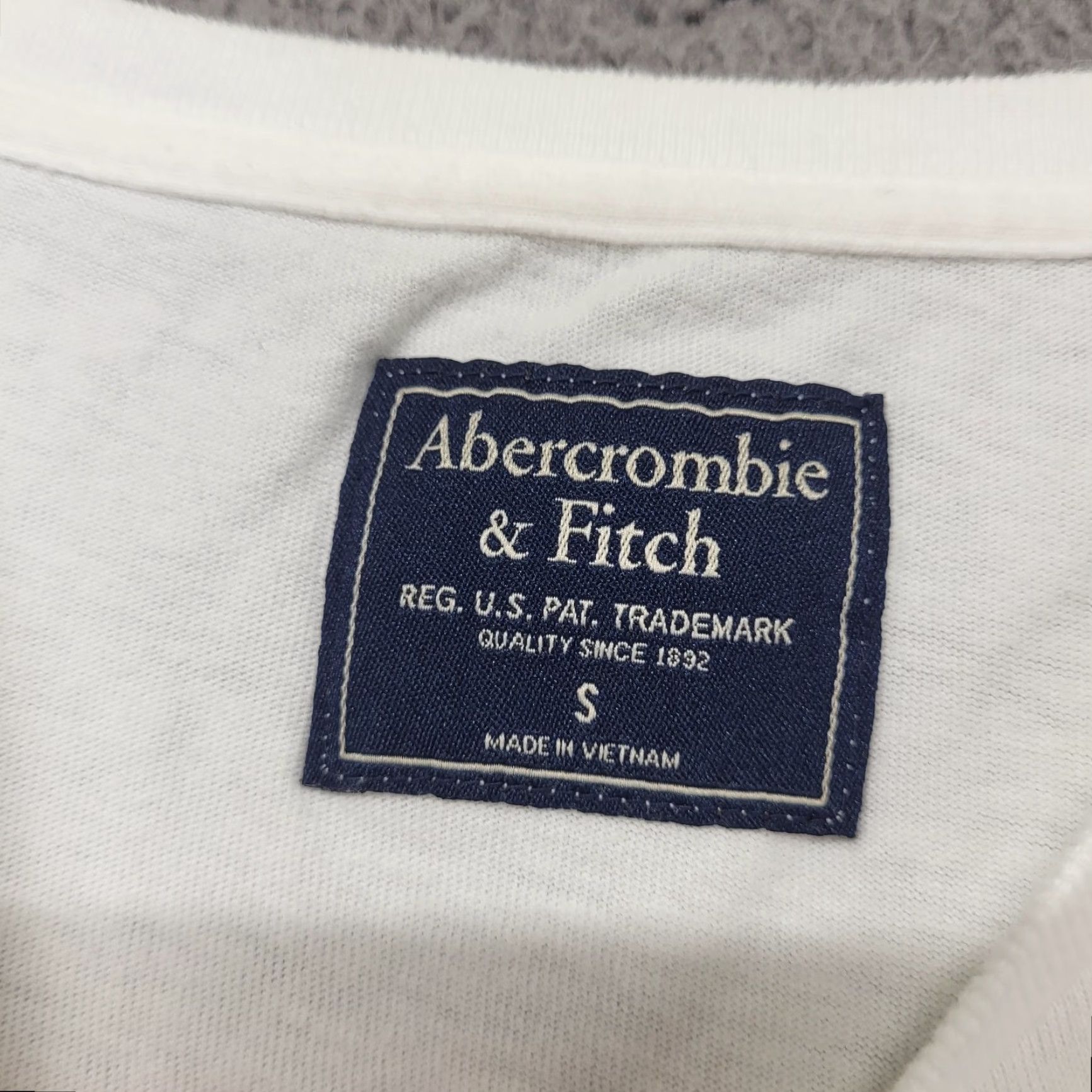Abercrombie & Fitch VINTAGE Abercrombie & Fitch Shirt Unisex Adults Small Regular T-Shirt Long Sleeve Blue White Preppy Logo Size US S / EU 44-46 / 1 - 7 Thumbnail