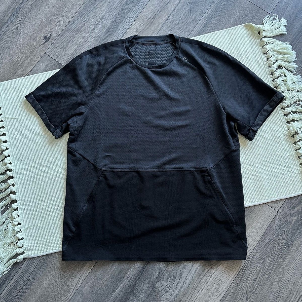 Lululemon Lululemon Mobility Obsidian Black Train Crew Neck Tshirt Size US L / EU 52-54 / 3 - 1 Thumbnail