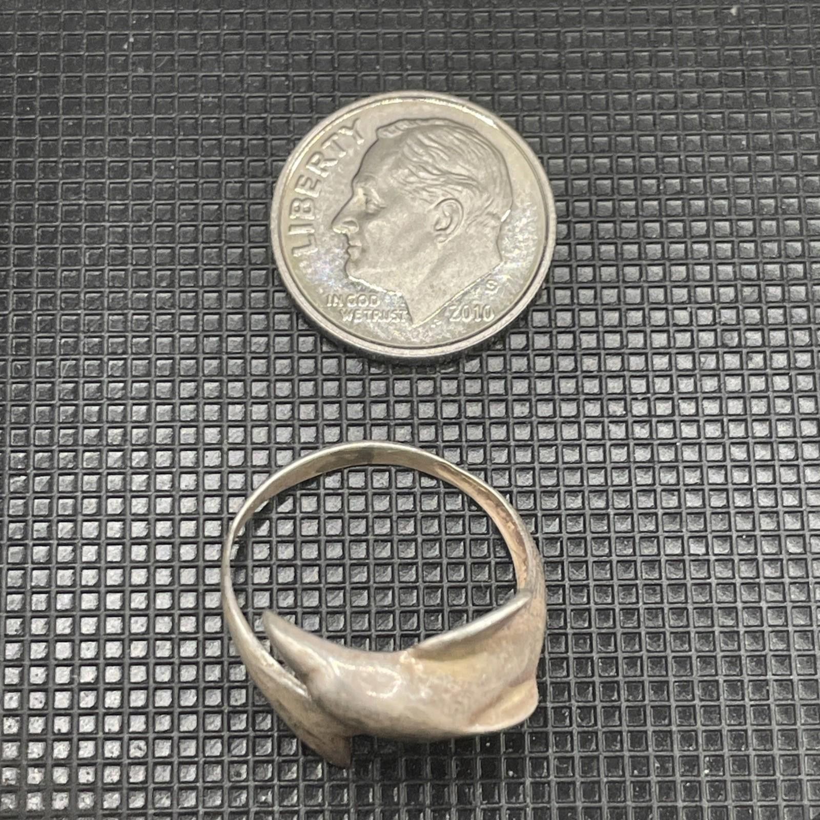 NASCAR Vtg 925 Dolphin Ring STERLING SILVER Size 4.5 2g Size ONE SIZE - 2 Thumbnail
