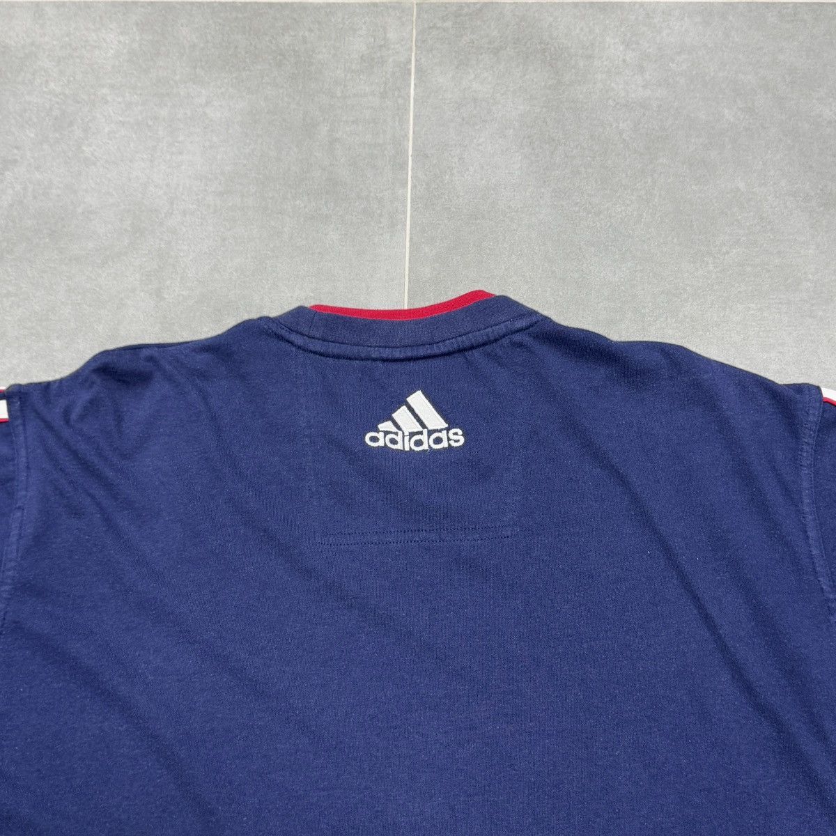 Adidas × Vintage Vintage Adidas Embroidered Box Logo T-Shirt Size L Size US L / EU 52-54 / 3 - 19 Thumbnail
