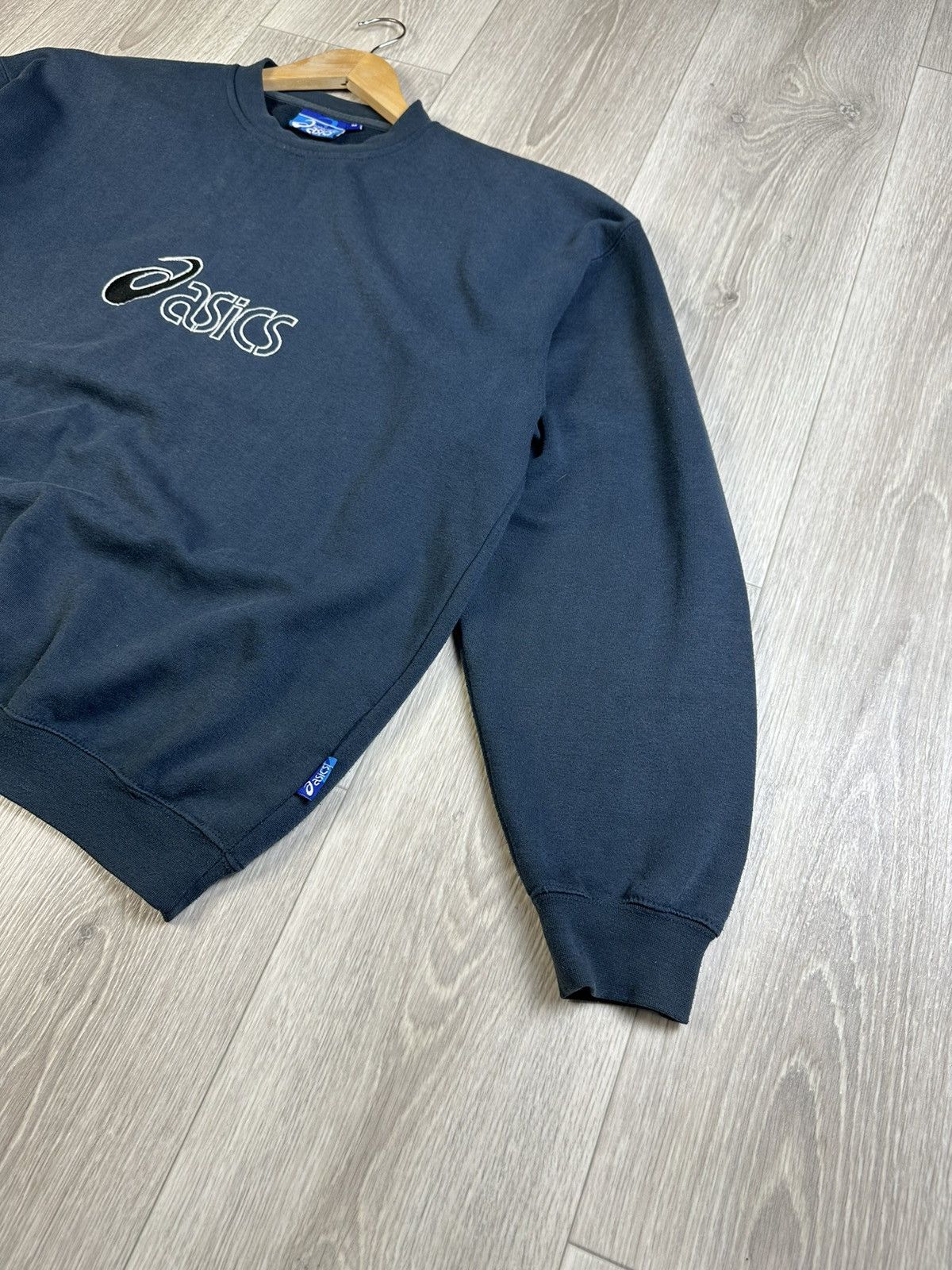 Asics Vintage Asics Sweatshirt Central Logo Y2K Size US M / EU 48-50 / 2 - 4 Thumbnail