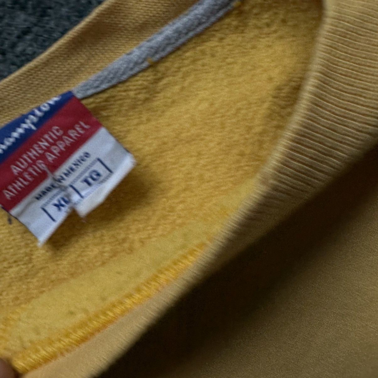 Champion VTG Champion Sweatshirt Small Logo Size XL Trashed 00s UsA Size US XL / EU 56 / 4 - 10 Thumbnail