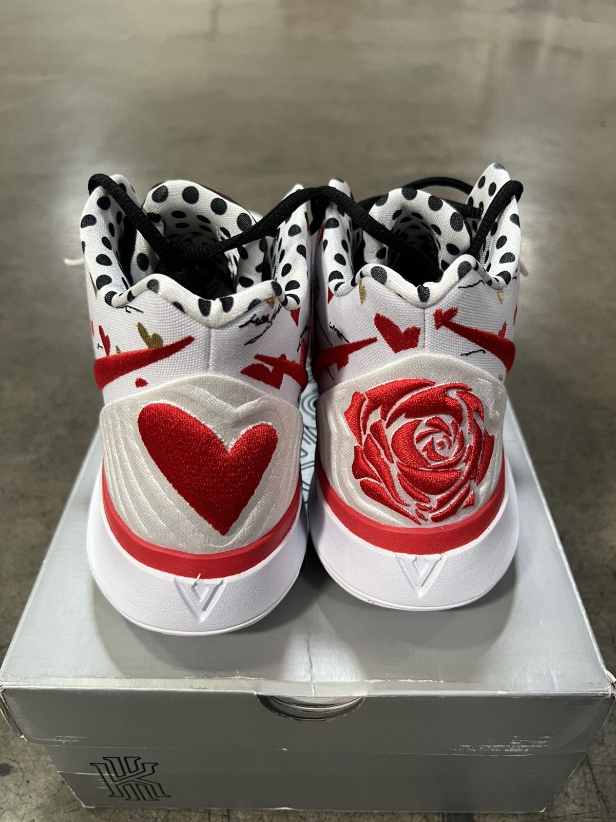 Nike Nike Sneaker Room x Kyrie 5 I Love You MOM Size US 11.5 / EU 44-45 - 3 Thumbnail
