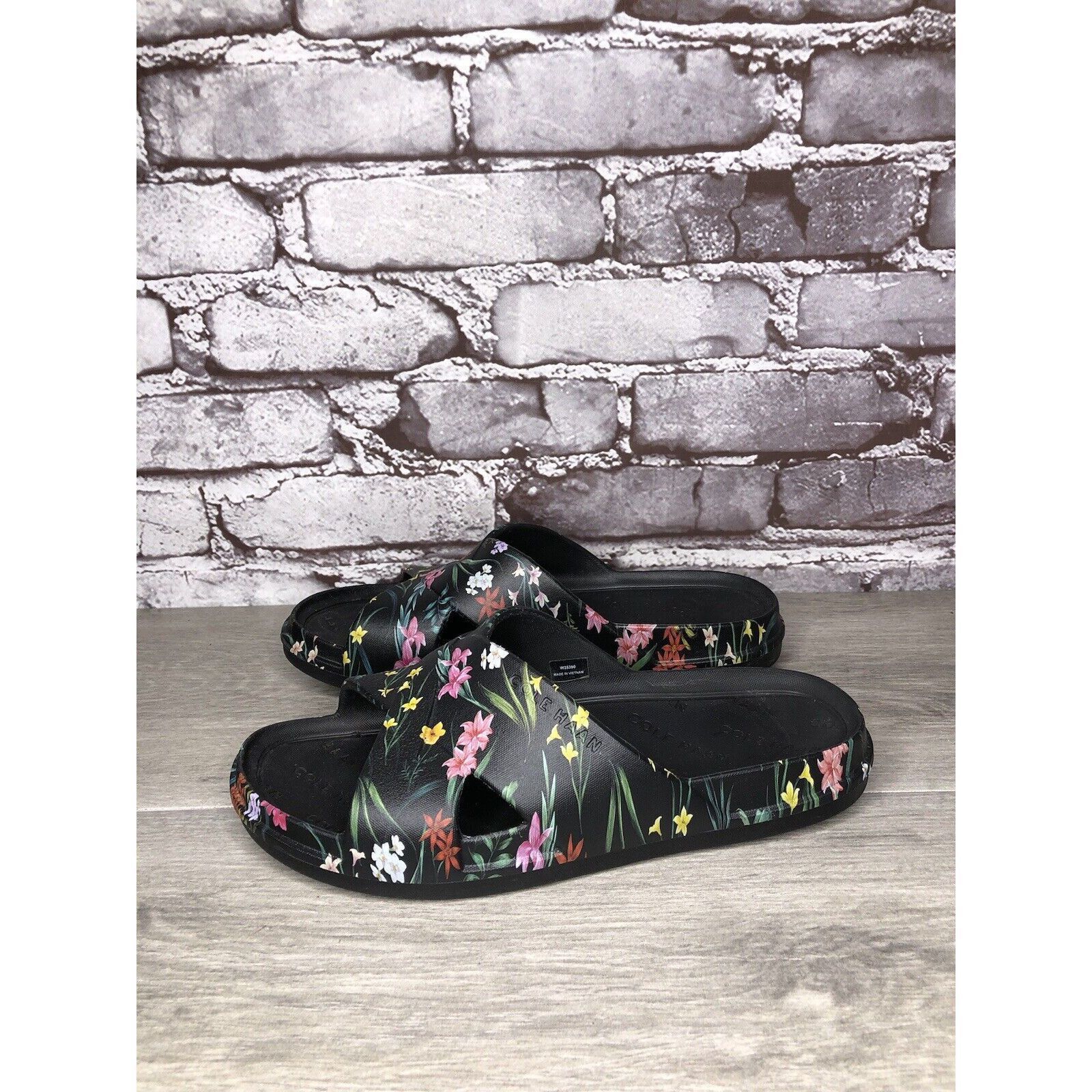 Cole Haan Cole Haan Grand Os. 25390 Black Rubber Floral Print Sandals Size US 7 / IT 37 - 6 Thumbnail