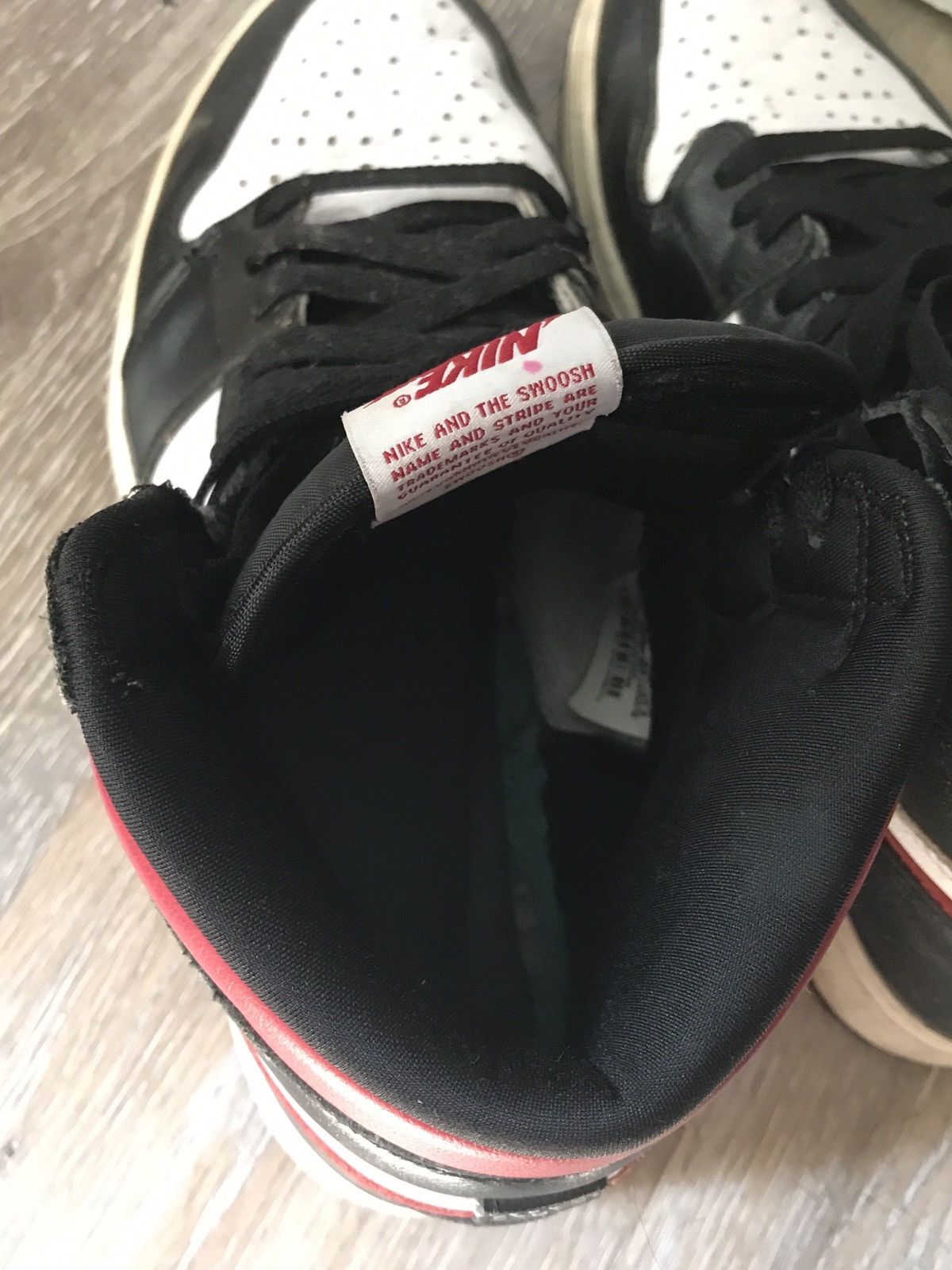 Jordan Brand Air Jordan 1 Retro High Black Gym Red Sail 9.5 2019 Nike Size US 9.5 / EU 42-43 - 8 Thumbnail