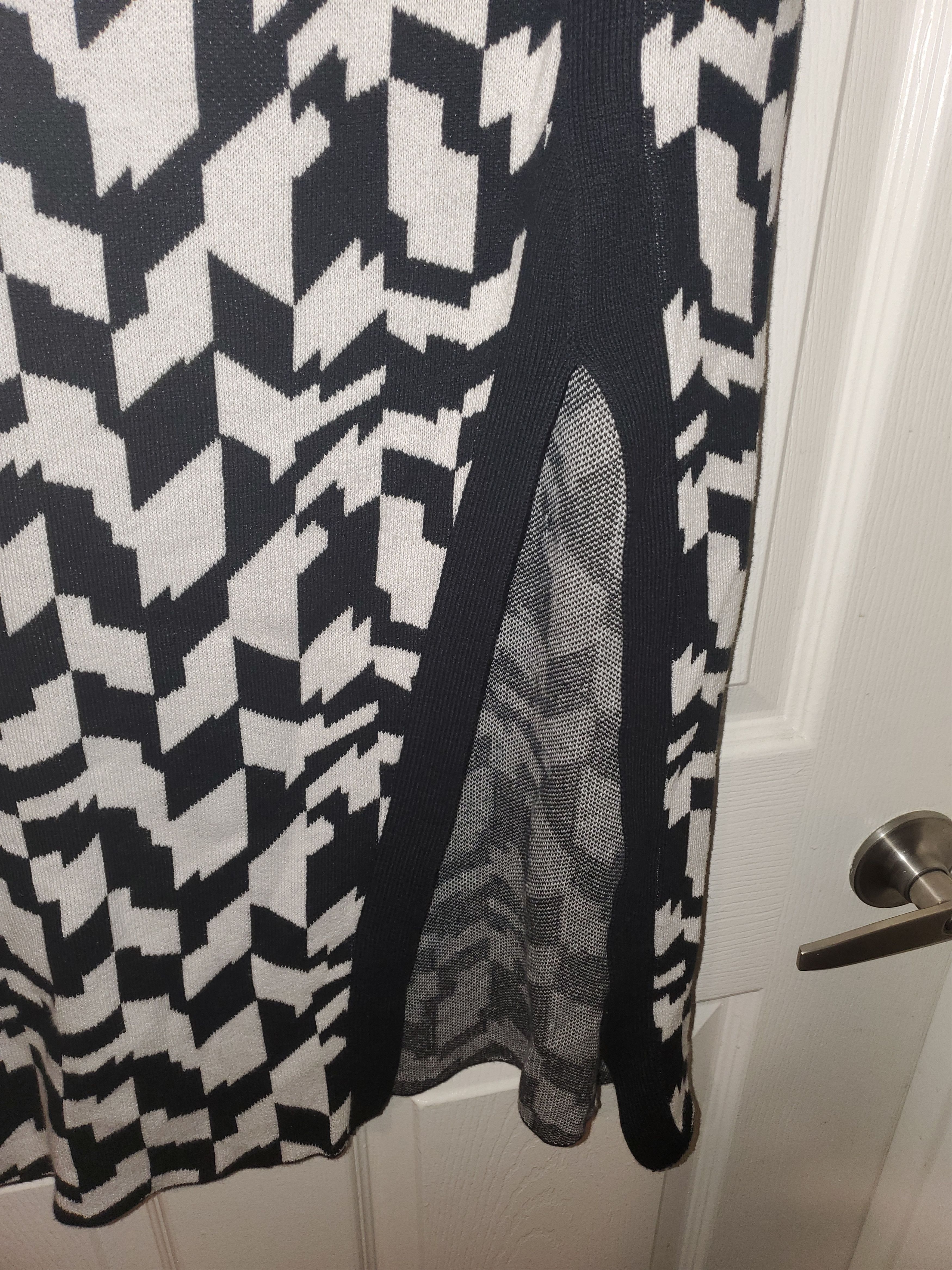 Other *NWOT* Plus Size B + W Geometric Knit Skirt (size 1x/2x) Size 38" / US 16 / IT 52 - 5 Thumbnail