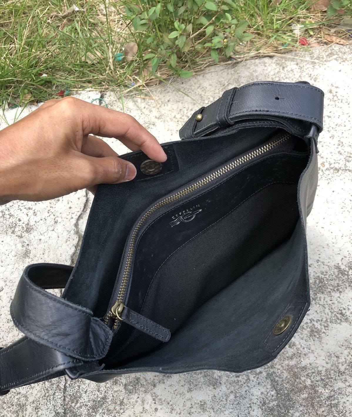 Genuine Leather ZAPPELIN LEATHER SLINGBAG/HANDCARRY BAG Size ONE SIZE - 5 Thumbnail