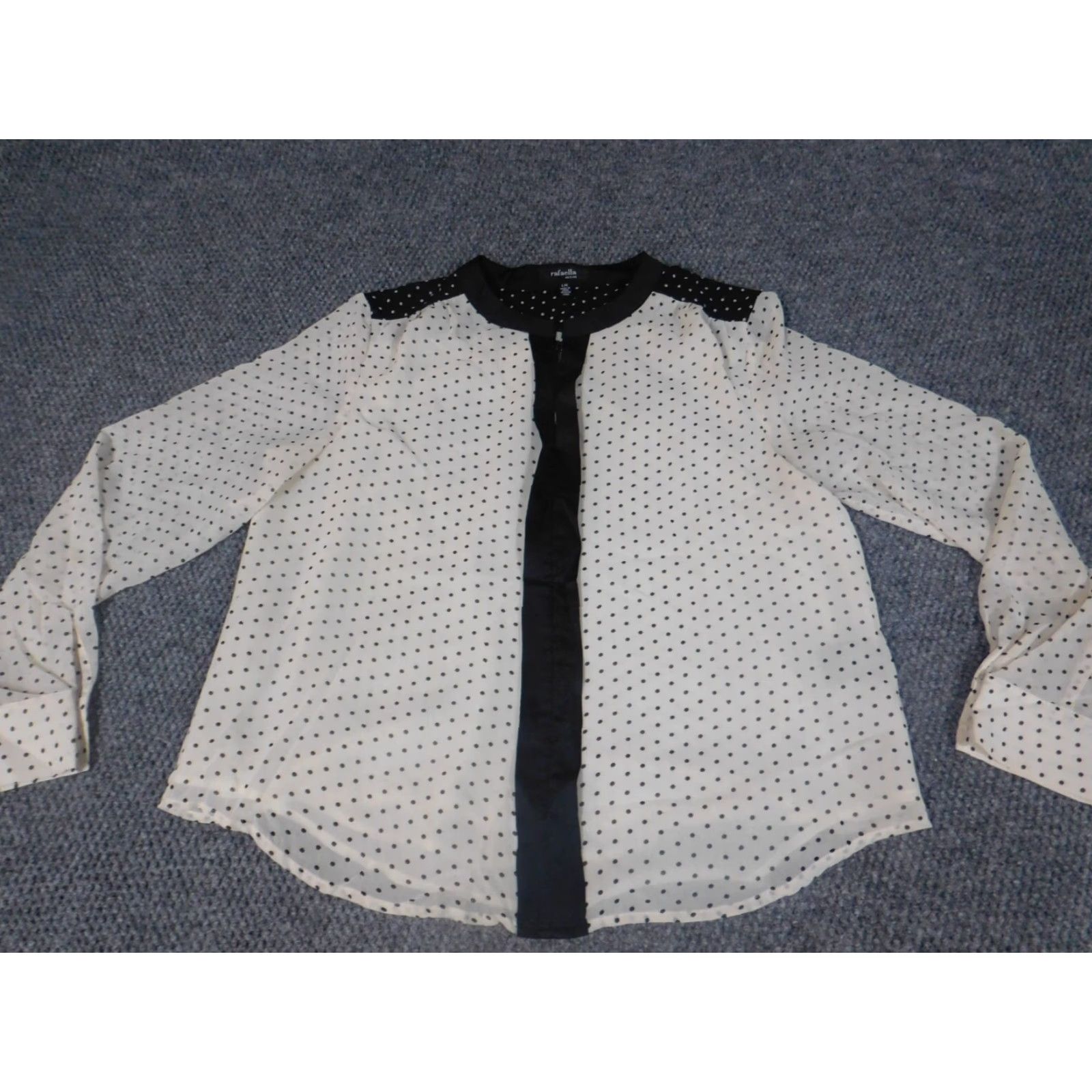 Vintage Rafaella Womens Button-Up Blouse Large Petites Beige Long Sleeve Collared Pullover Casual Polyester Rayon Button-Accented Classic Regular Beige Size L / US 10 / IT 46 - 2 Thumbnail