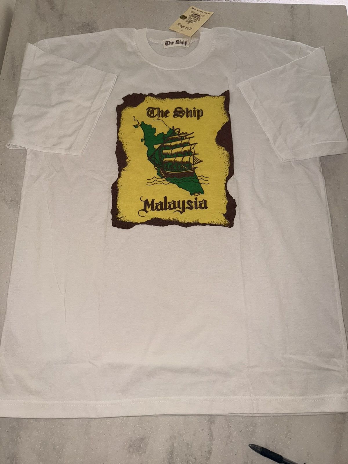 Vintage Y2K Malaysia tee Size US XL / EU 56 / 4 - 1 Thumbnail