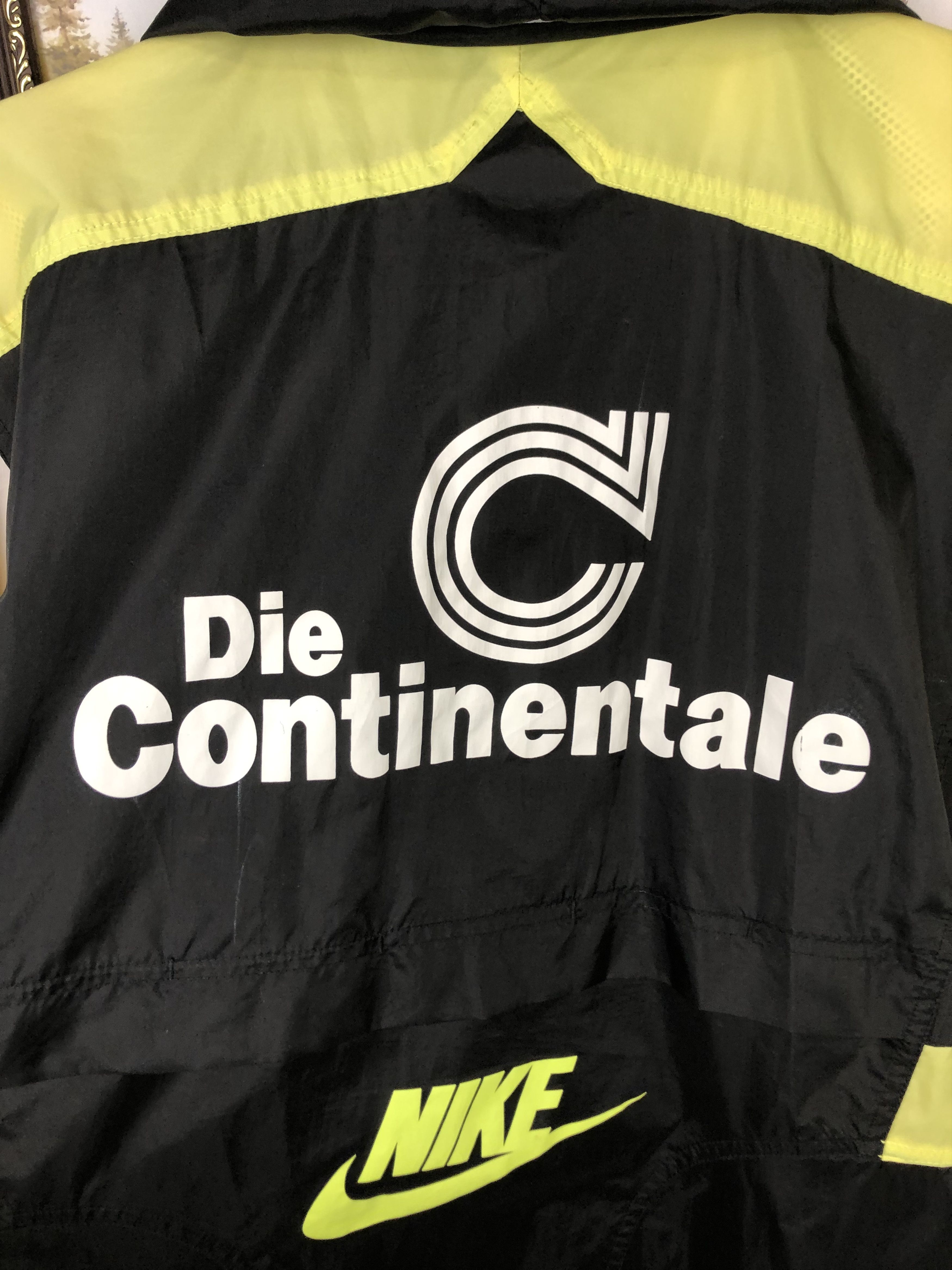 Nike Vintage Nike Borussia Dortmund Football Jacket Windbreaker Size US M / EU 48-50 / 2 - 14 Thumbnail