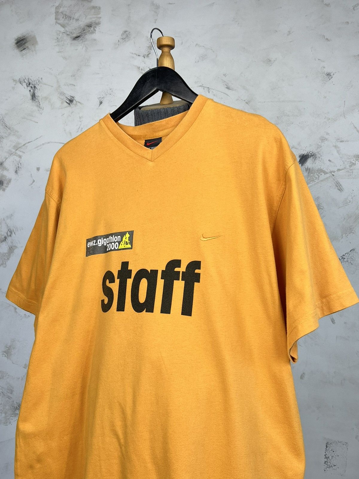 Nike Vintage Nike Gigathlon 2000 Staff Shirt Size XL Size US XL / EU 56 / 4 - 4 Thumbnail