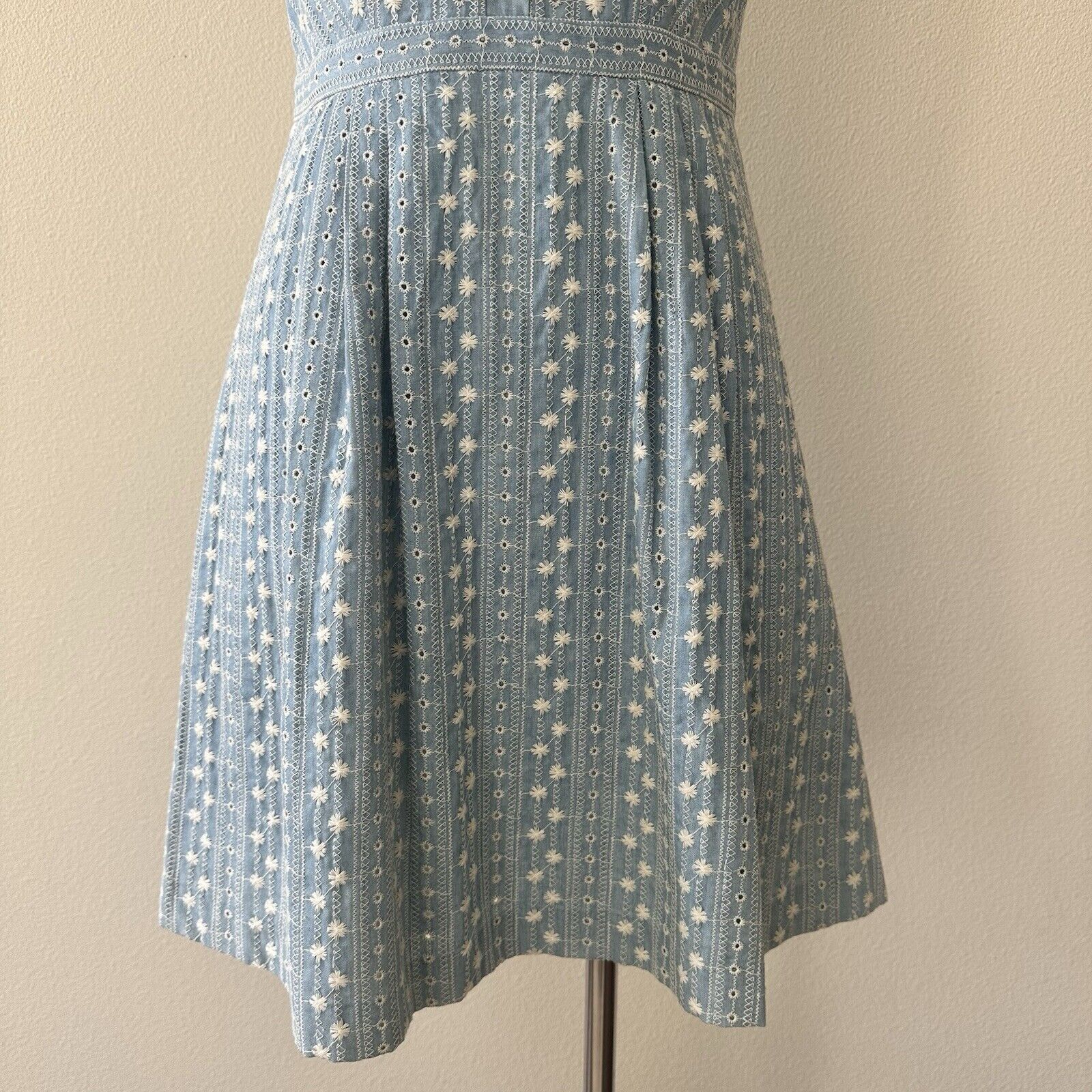 Other Gal Meets Glam Embroidered Chambray A-Line Blue Dress US 4 Size S / US 4 / IT 40 - 3 Thumbnail