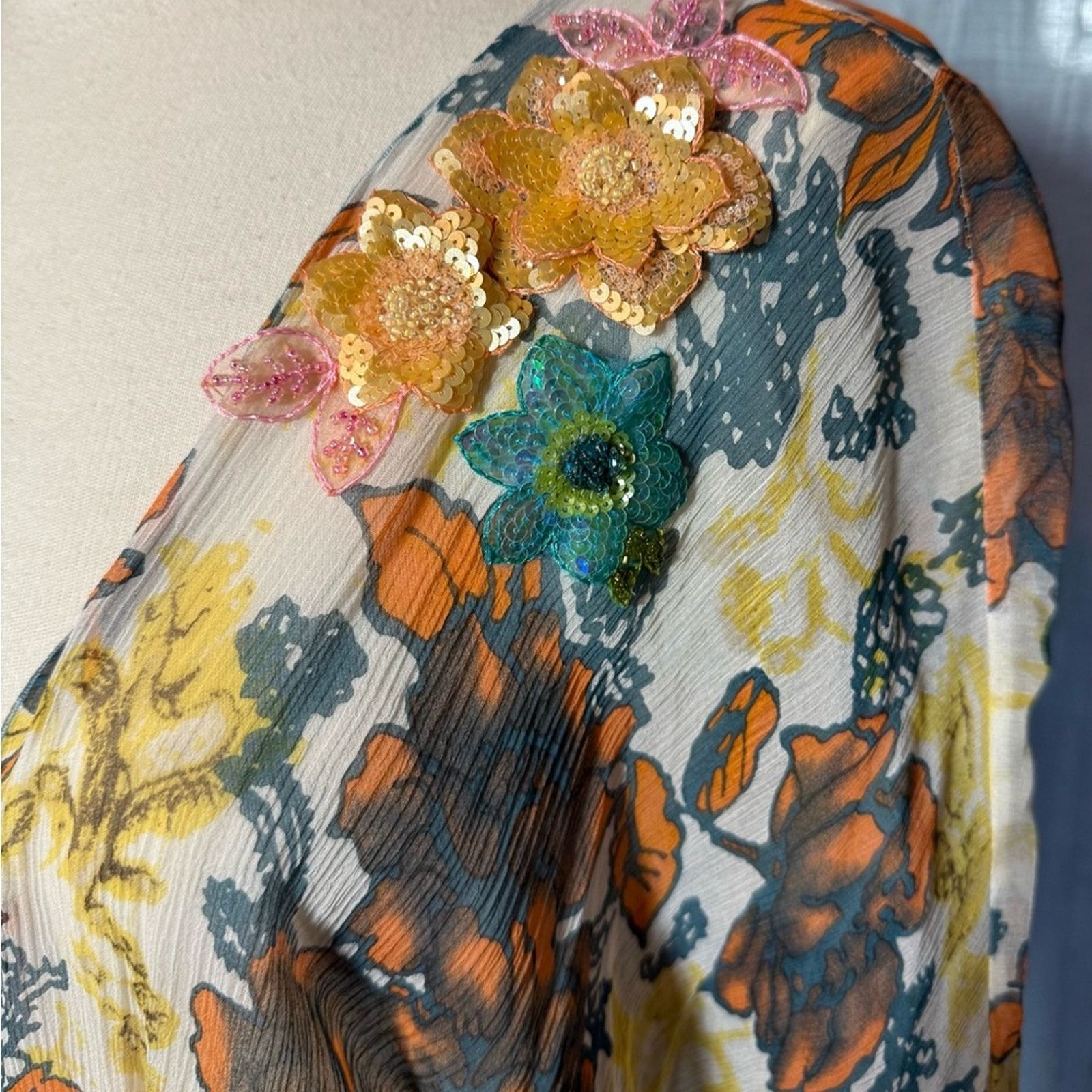 & Other Stories Tom K Nguyen cropped sequin flower coverup w/ split sleeves Size L / US 10 / IT 46 - 2 Thumbnail
