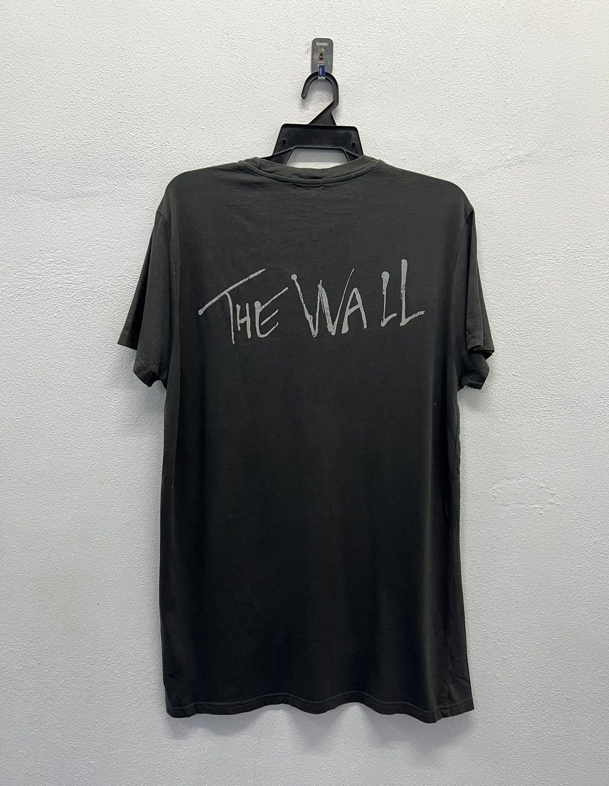 Divided × H&M 🔥grailsale🔥 DIVIDED H&M PINKFLOYD THE WALL SHIRT Size US M / EU 48-50 / 2 - 2 Thumbnail