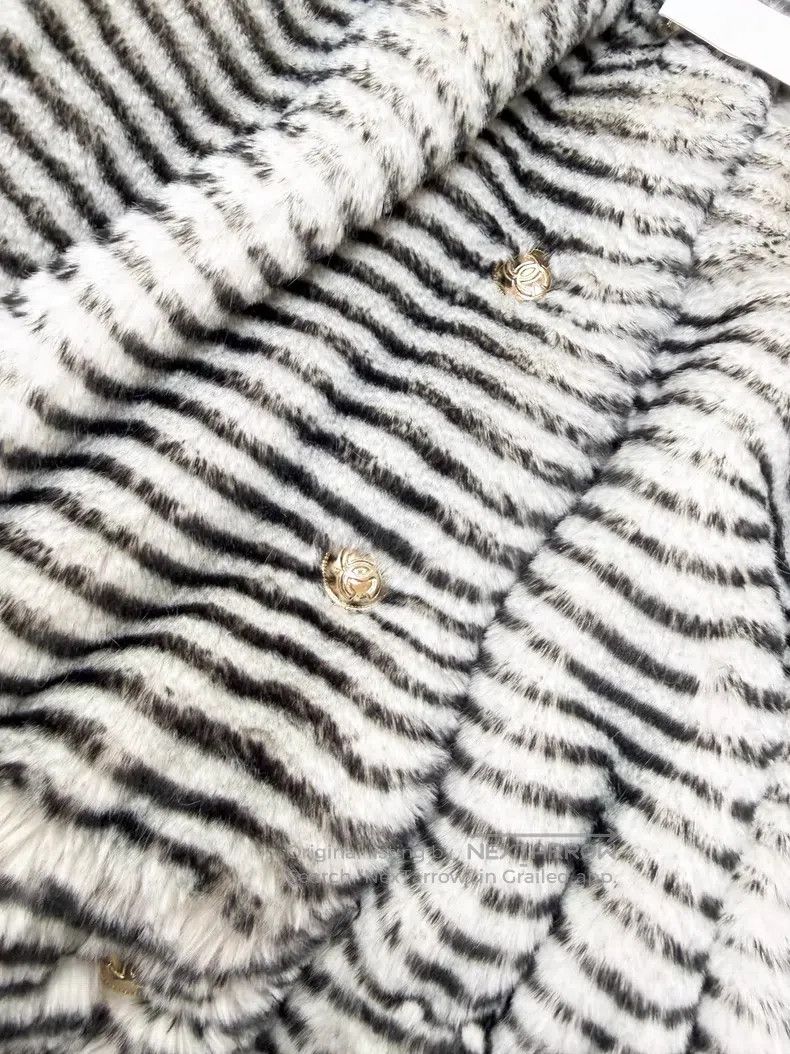 Chanel Chanel Striped zebra lotus leaf collar eco-friendly fur lo Size XXS / US 00 / IT 34 - 4 Thumbnail