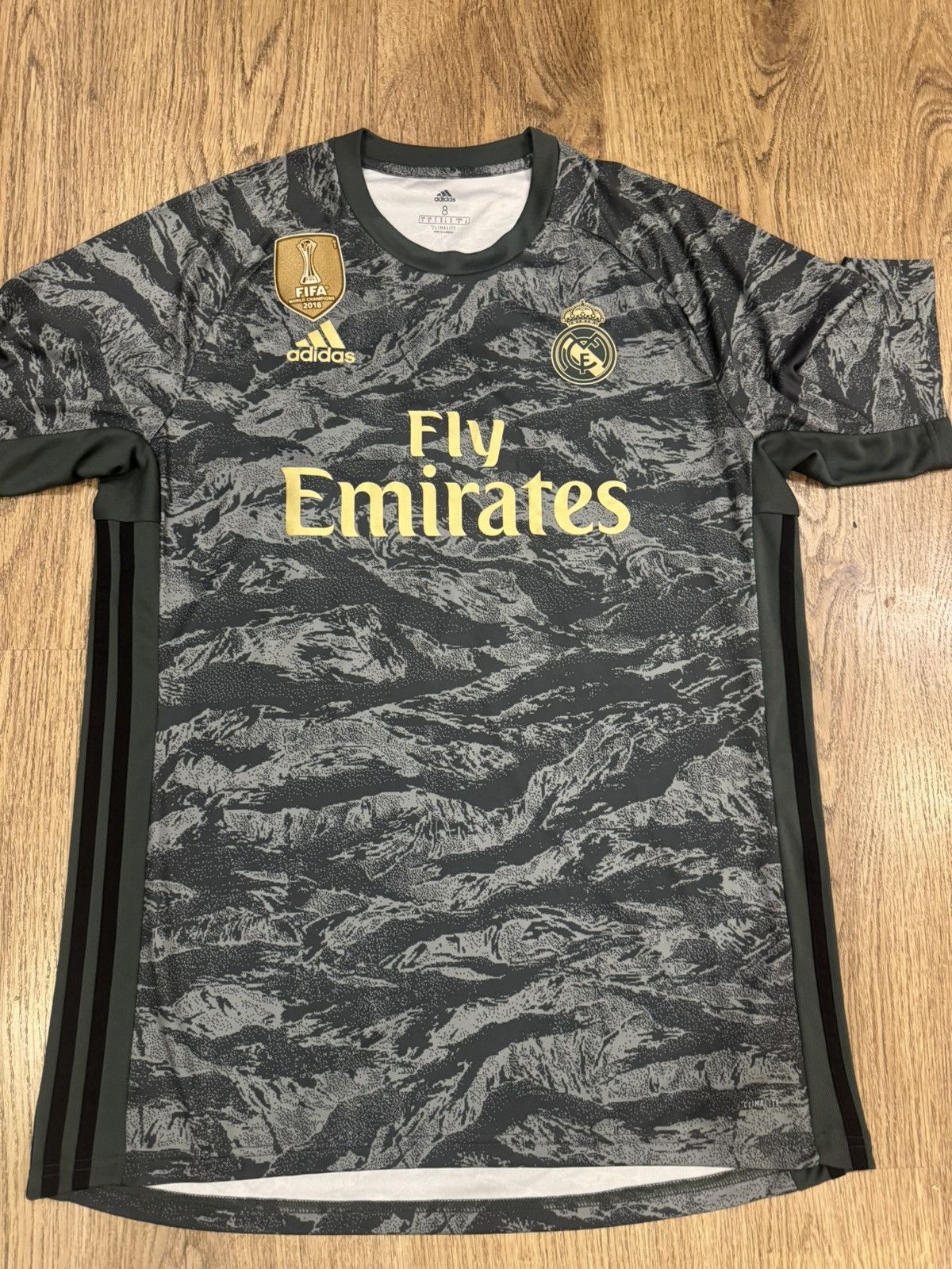 Adidas REAL MADRID ADIDAS 2019-2020 #25 FOOTBALL JERSEY SZ 8 DW4430 Size US XL / EU 56 / 4 - 1 Thumbnail