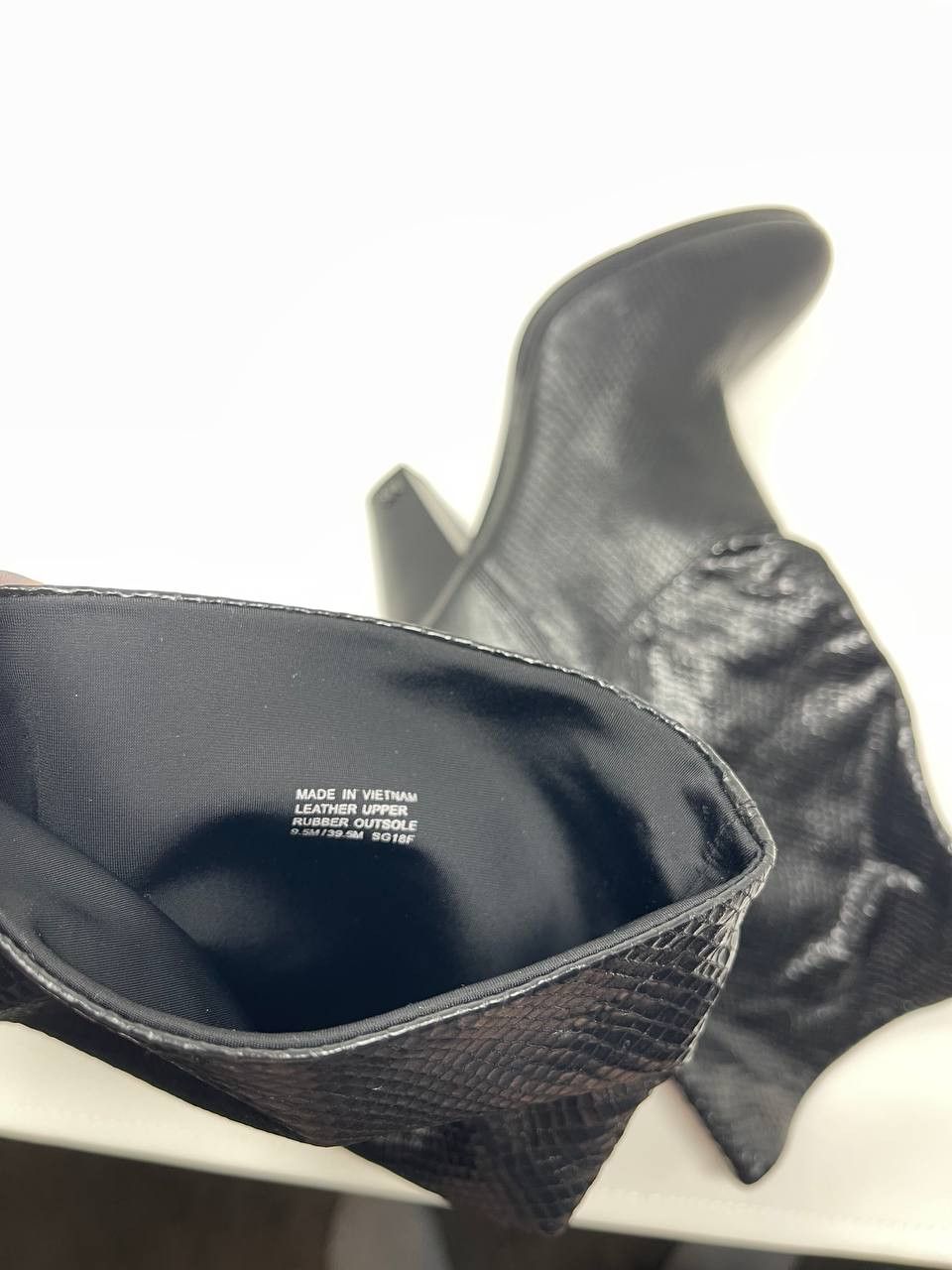 Michael Kors Michael Kors Divia Booties Size 9M Black Snakeskin Size US 9 / IT 39 - 5 Thumbnail