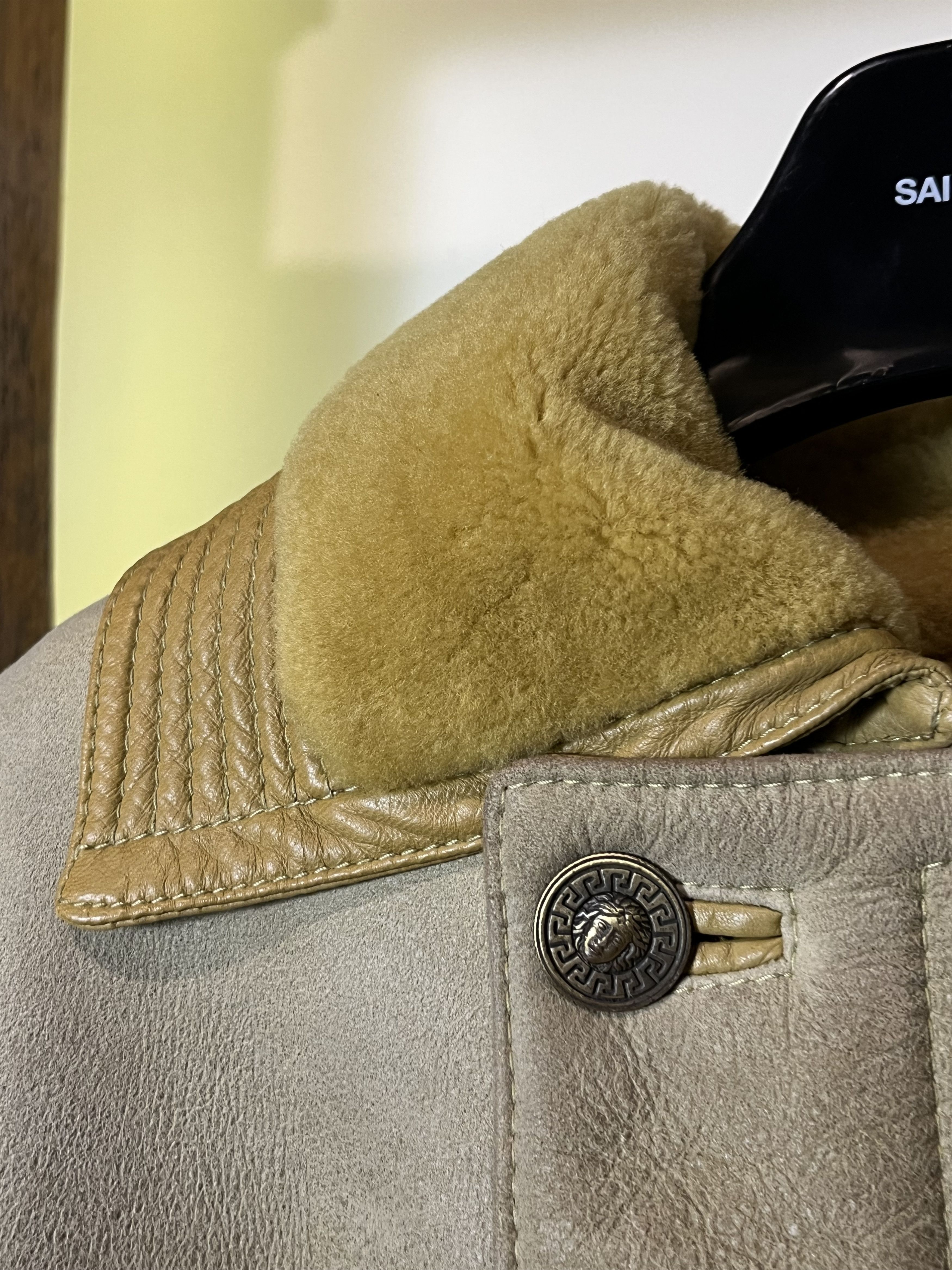 Versace × Vintage Runway 80s Gianni Versace Shearling Jacket Vintage Size XL / US 12-14 / IT 48-50 - 9 Thumbnail