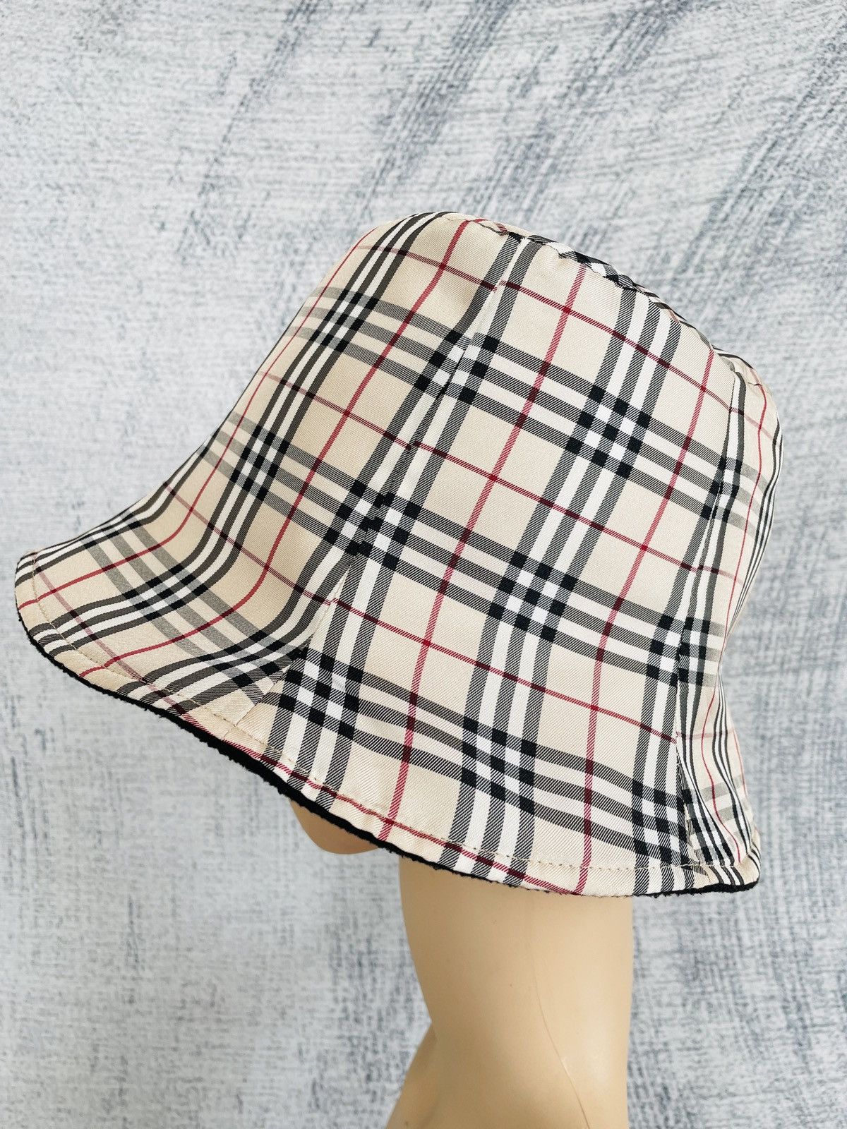 Burberry BURBERRY REVERSIBLE NOVA CHECK BUCKET HAT Size ONE SIZE - 6 Thumbnail