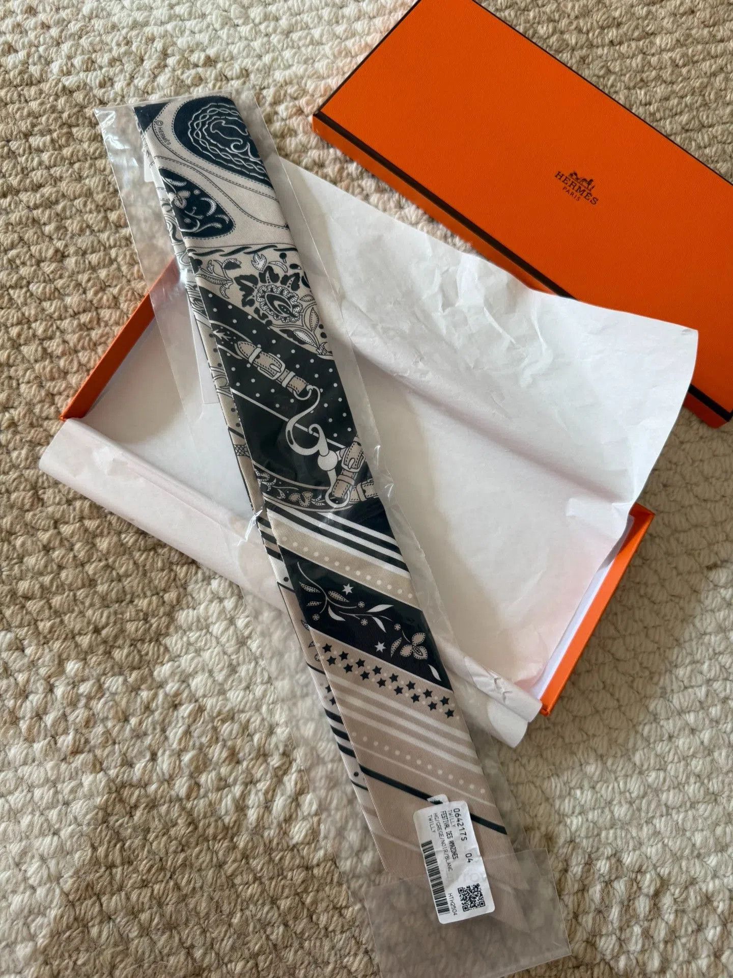 Hermes New Hermes Small Scarf. Size ONE SIZE - 1 Thumbnail