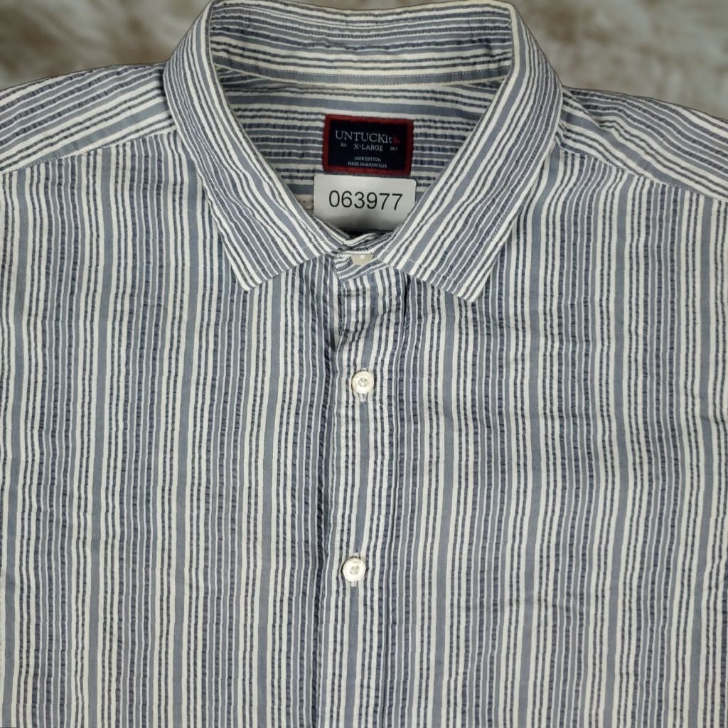 UNTUCKit UNTUCKit Blue Striped Button-Up Shirt Men's XL Short Sleeve Seersucker Size US XL / EU 56 / 4 - 1 Thumbnail