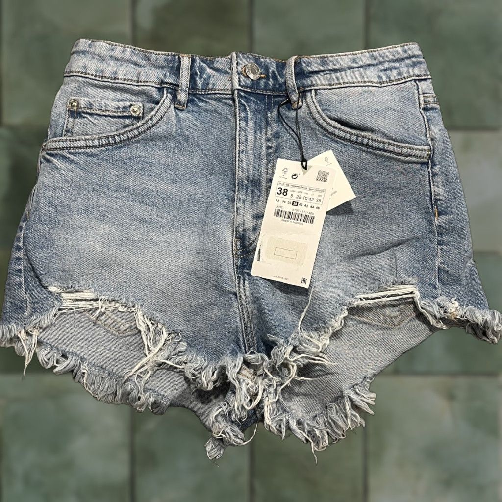 Zara ZARA Shorts Woman Light BLUE HI-RISE DENIM NWT Frayed hem Size 6 Size 28" / US 6 / IT 42 - 1 Thumbnail