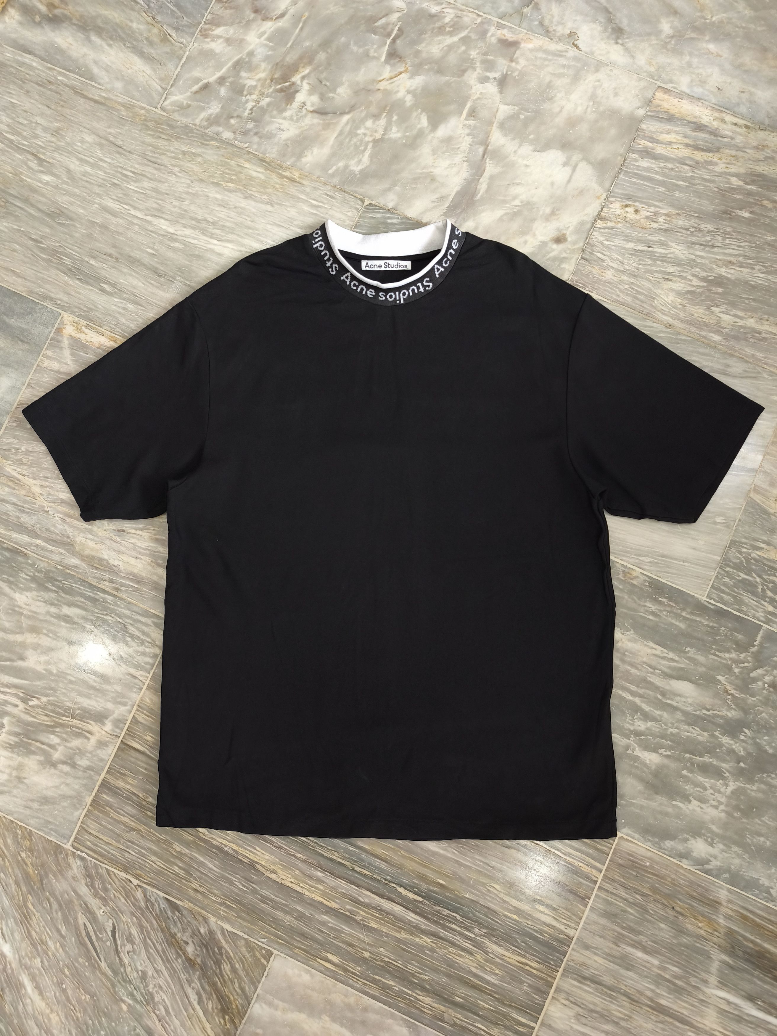 Acne Studios PRINTED T-SHIRT BLACK おおお様 Black Printed T-Shirt by Acne Studios on Sale
