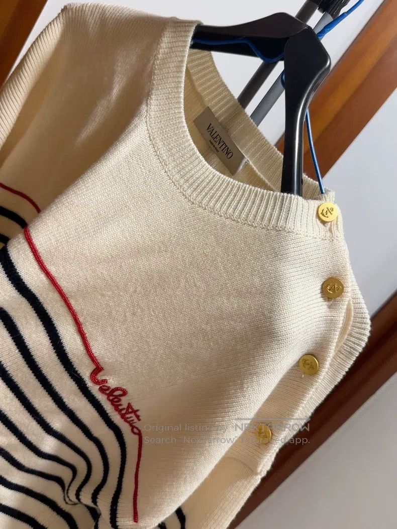 Valentino Valentino Pullover sweater Size M / US 6-8 / IT 42-44 - 1 Thumbnail