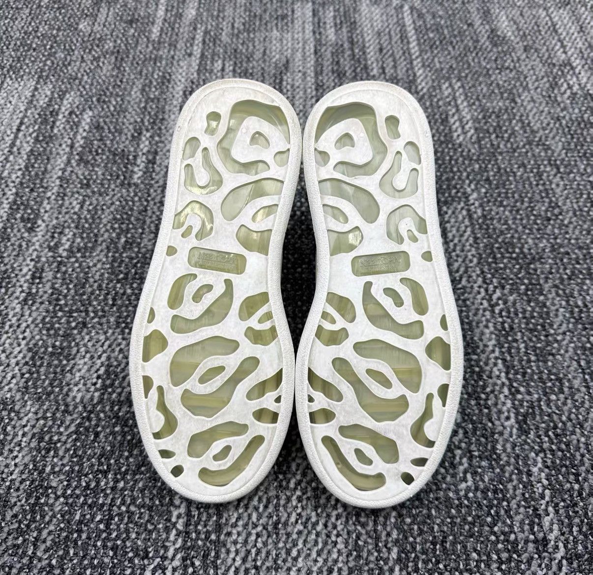 Alexander McQueen Alexander McQueen Black Sole Air Cushion White Sneakers J42 Size US 4 / IT 34 - 6 Thumbnail
