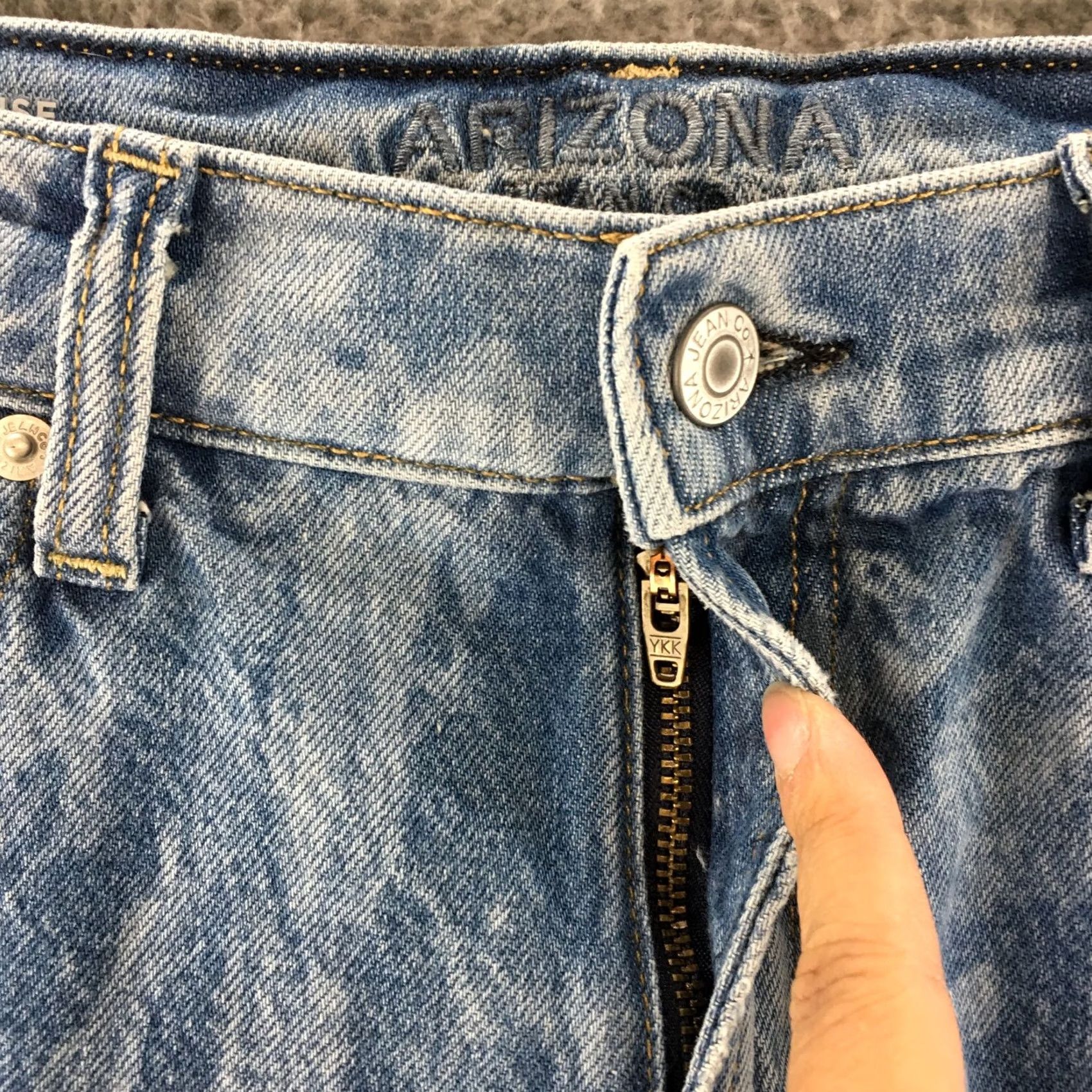 Vintage Arizona Jean Co. High Rise Vintage Cut-Off Shorts Womens 11 Blue Acid Wash Denim Size 32" / US 10 / IT 46 - 3 Thumbnail