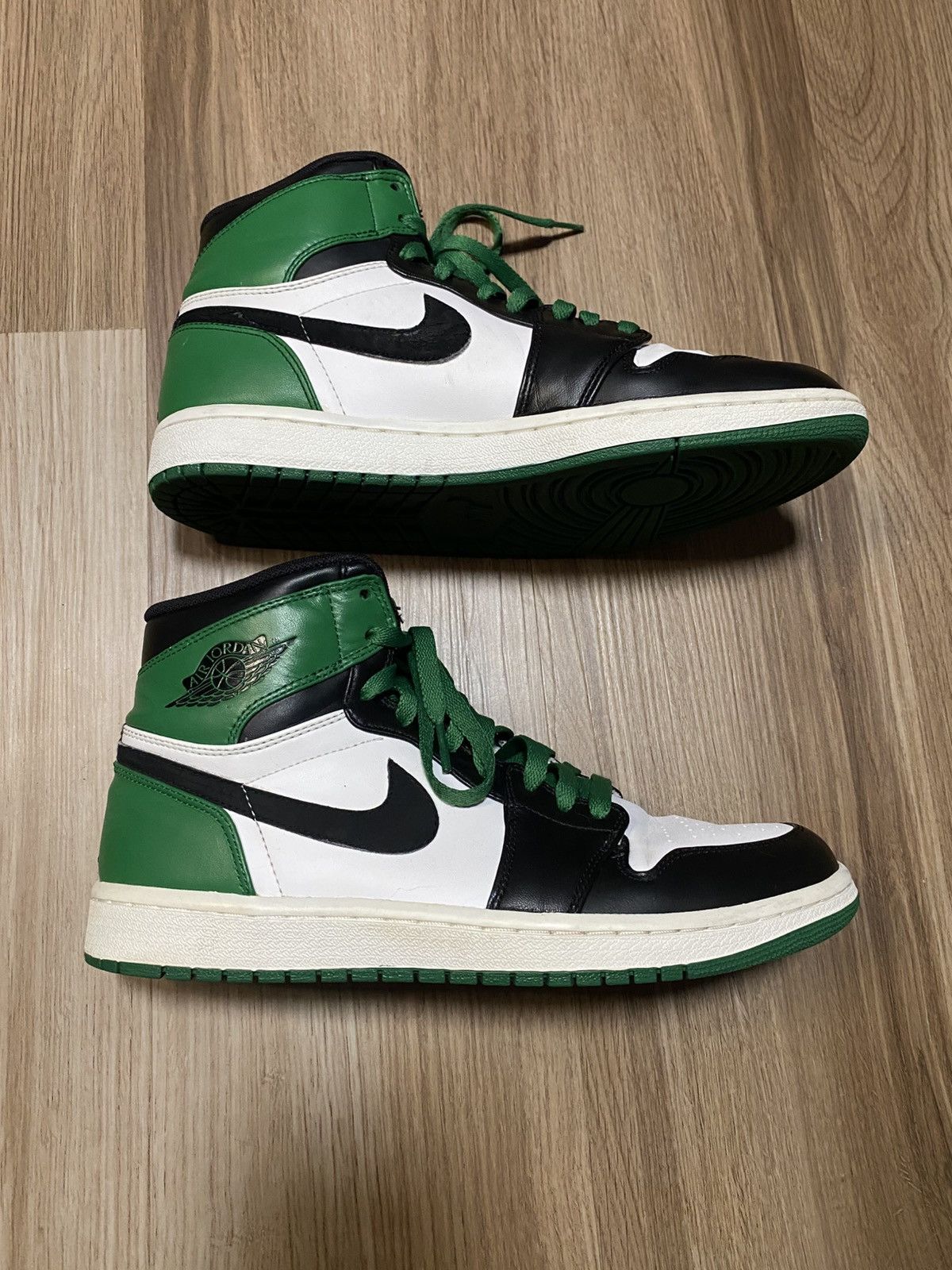 Jordan Brand Air Jordan 1 Retro High Boston Celtics 2009 Men's Size US 10 Size US 10 / EU 43 - 2 Thumbnail