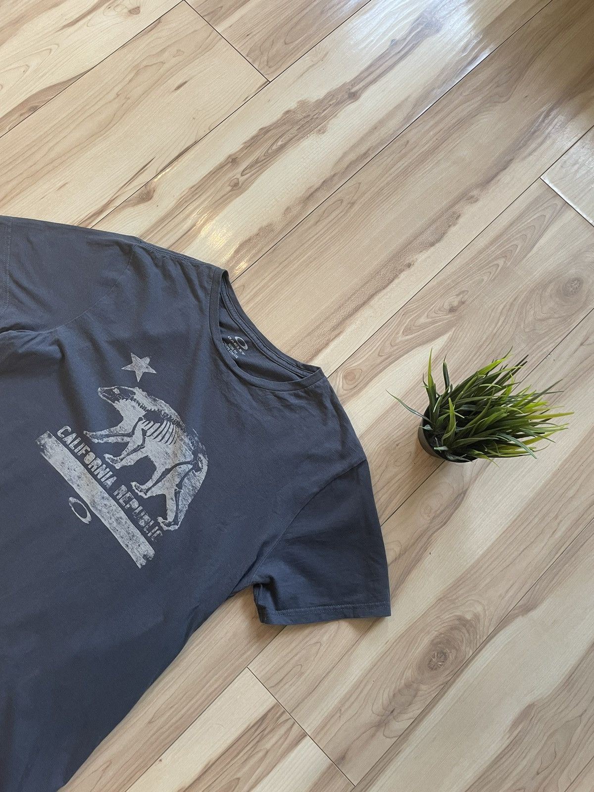 Oakley × Vintage T-Shirt Oakley California Republic Vintage Made In USA Size US L / EU 52-54 / 3 - 2 Thumbnail