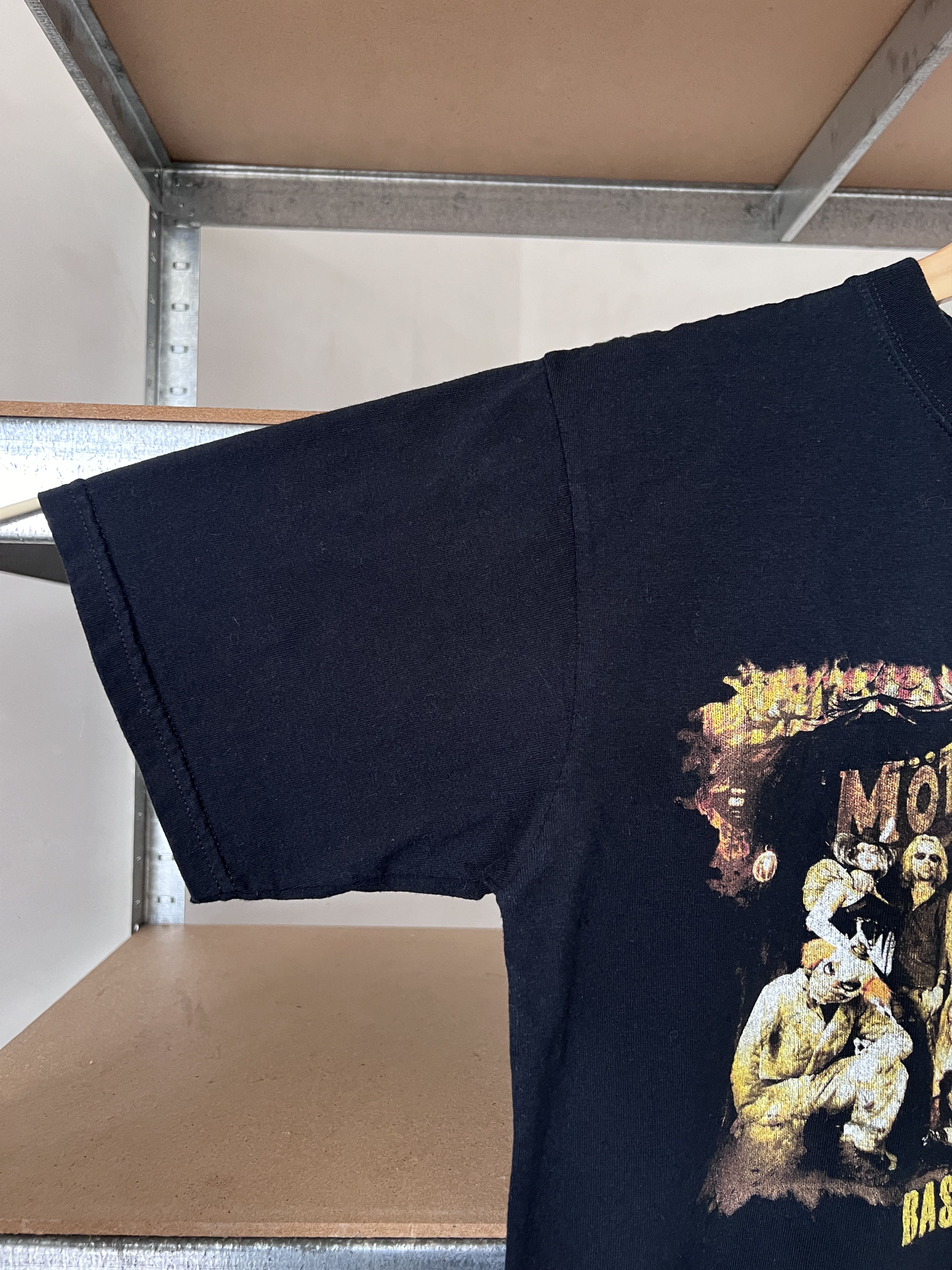 Band Tees Vintage 2005 Motley Crue Rock Band tour T-shirt Size US M / EU 48-50 / 2 - 4 Thumbnail
